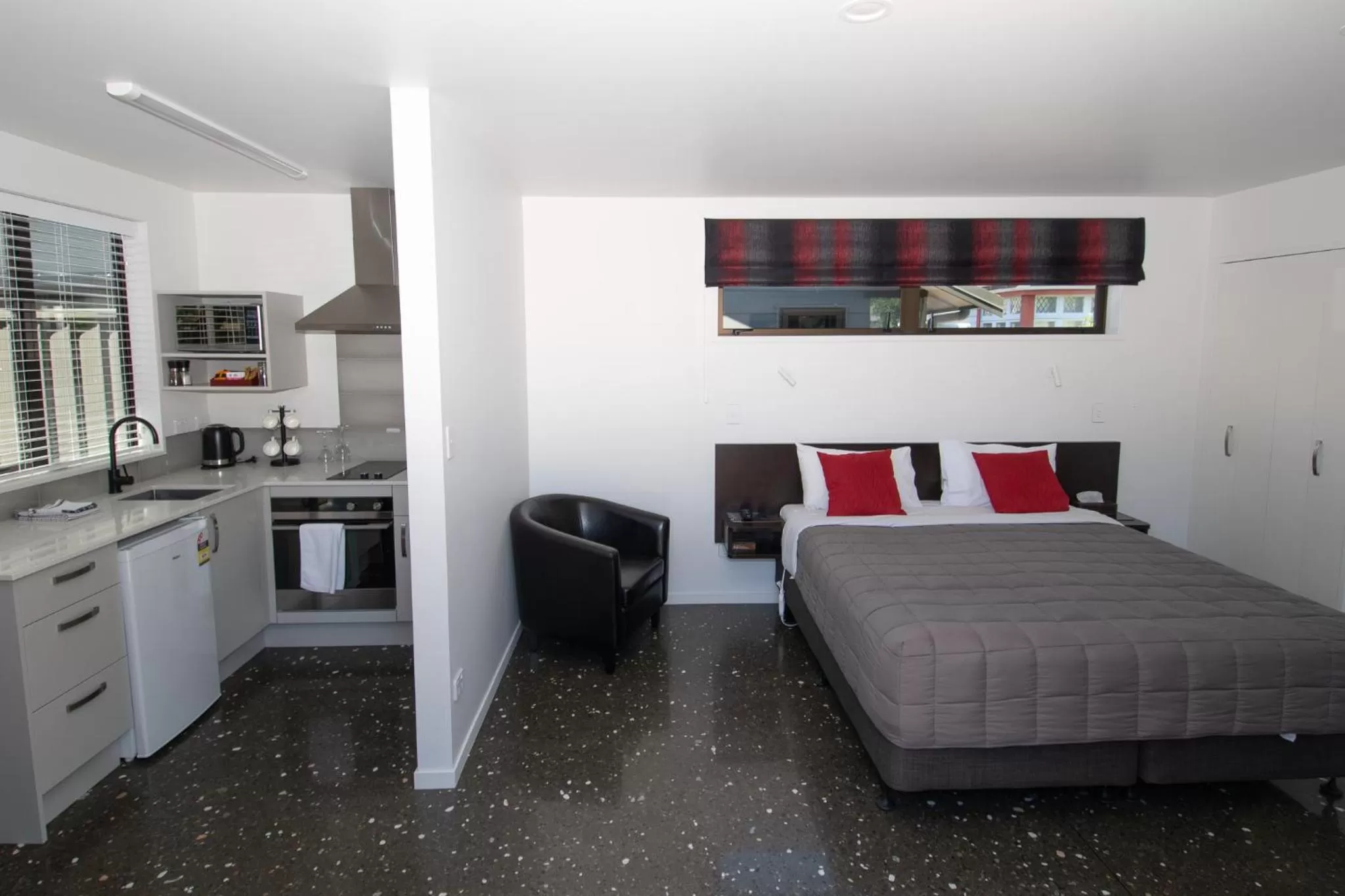 Bedroom, Bed in Middle Park Motel