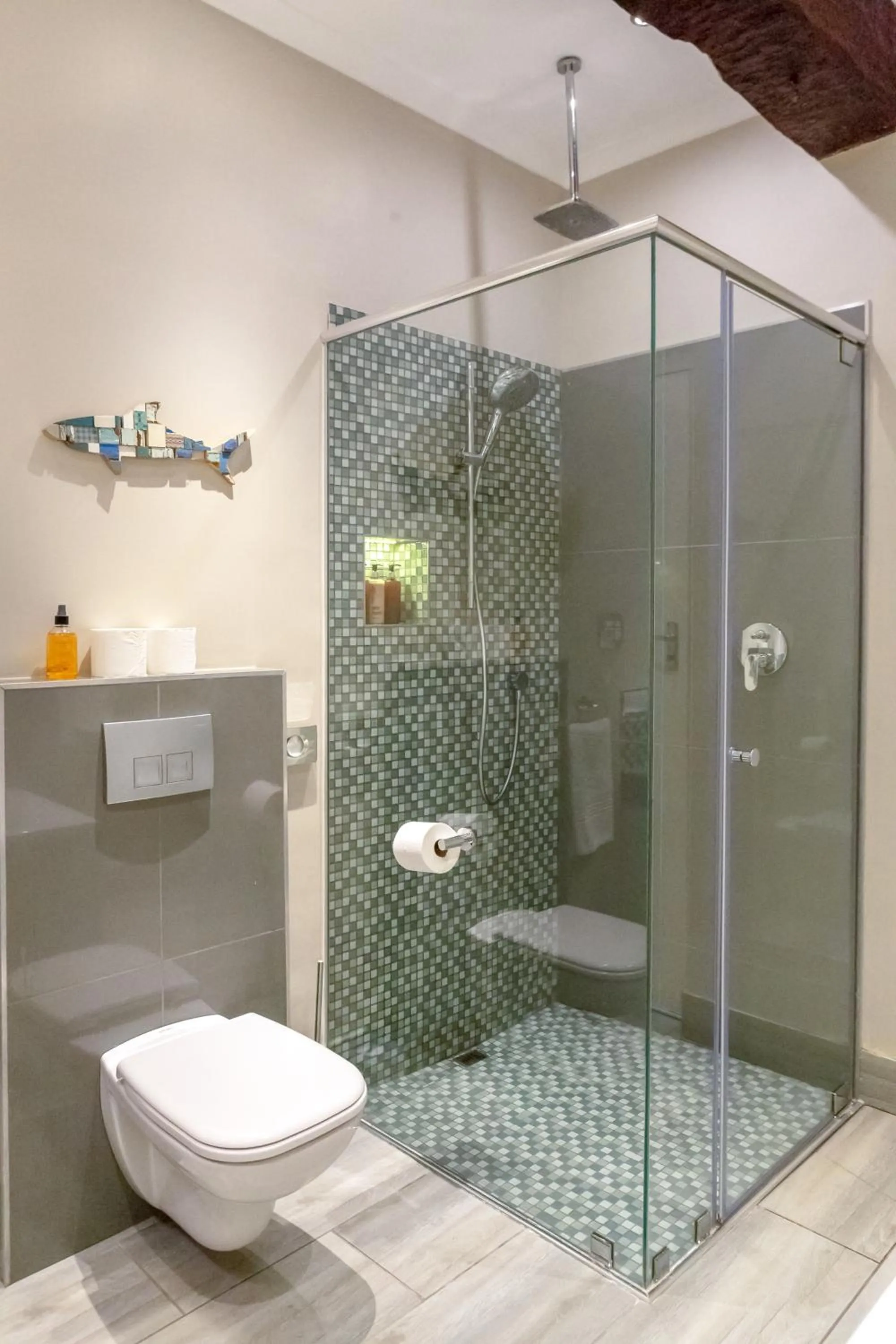 Shower in Whale Rock Luxury Lodge