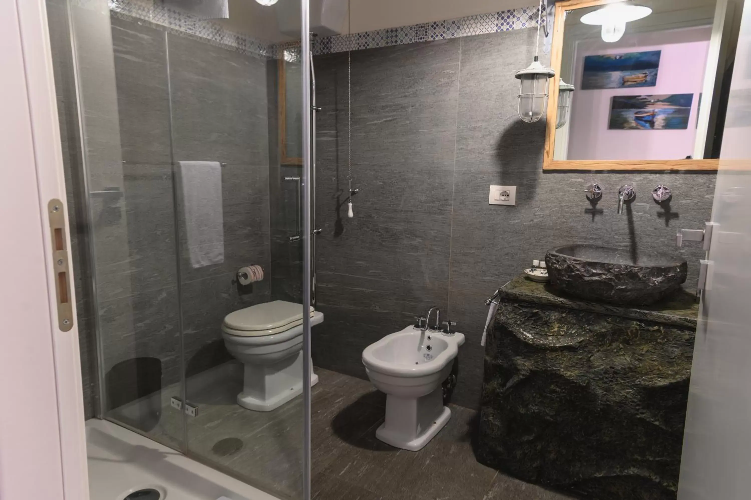 Bathroom in Hotel CineApollo - Ogni camera un film!