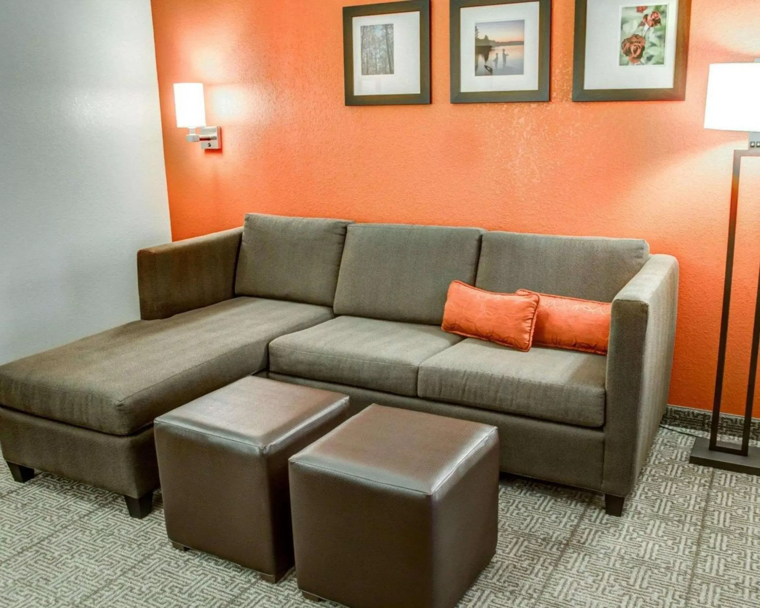 Bedroom, Seating Area in Comfort Suites Tyler South