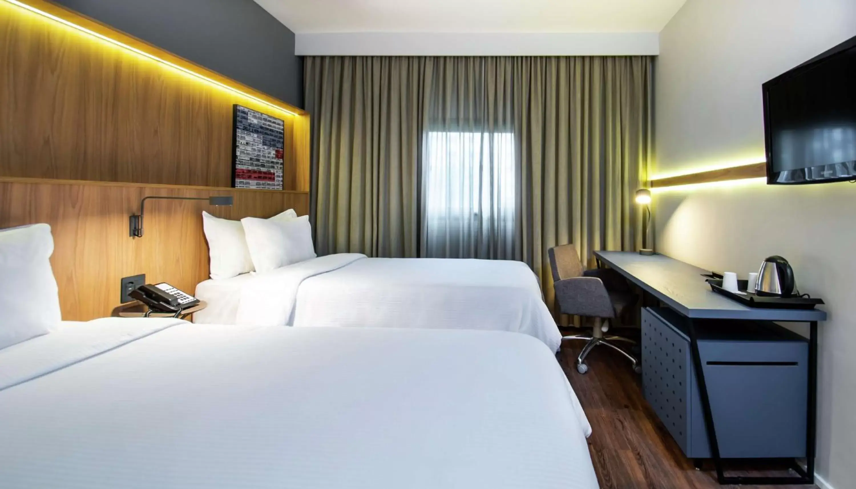Bedroom, Bed in Hampton by Hilton Guarulhos Airport