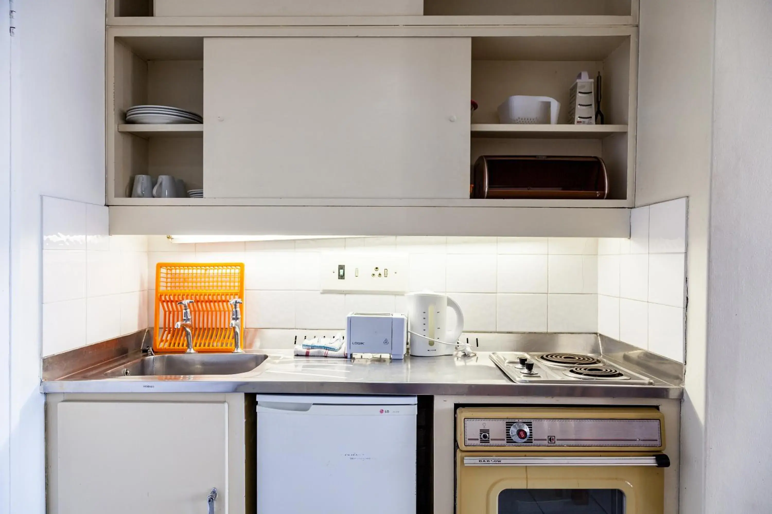 Kitchen or kitchenette, Kitchen/Kitchenette in Gardens Centre Holiday Apartments
