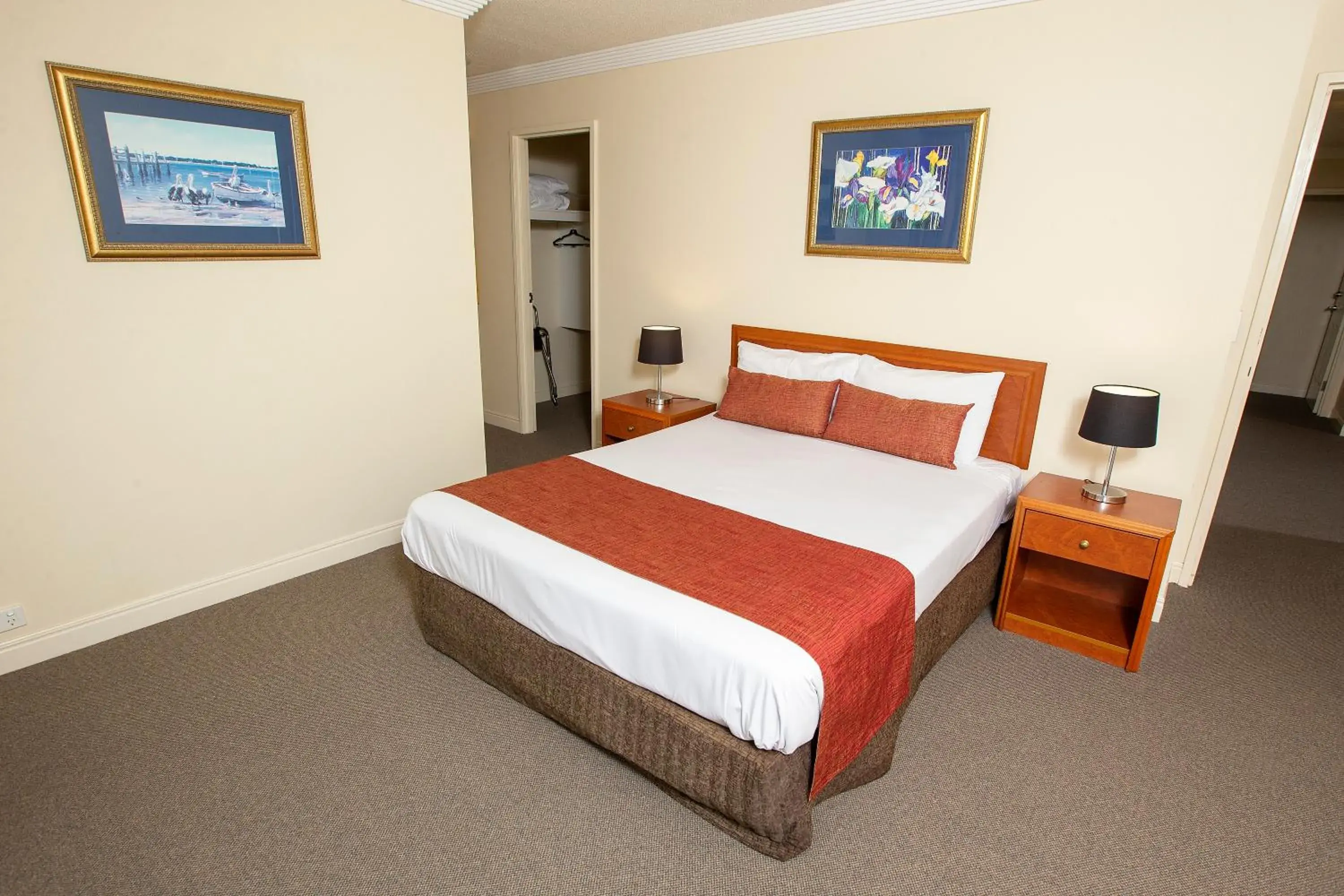 Bed in Springwood Tower Apartment Hotel