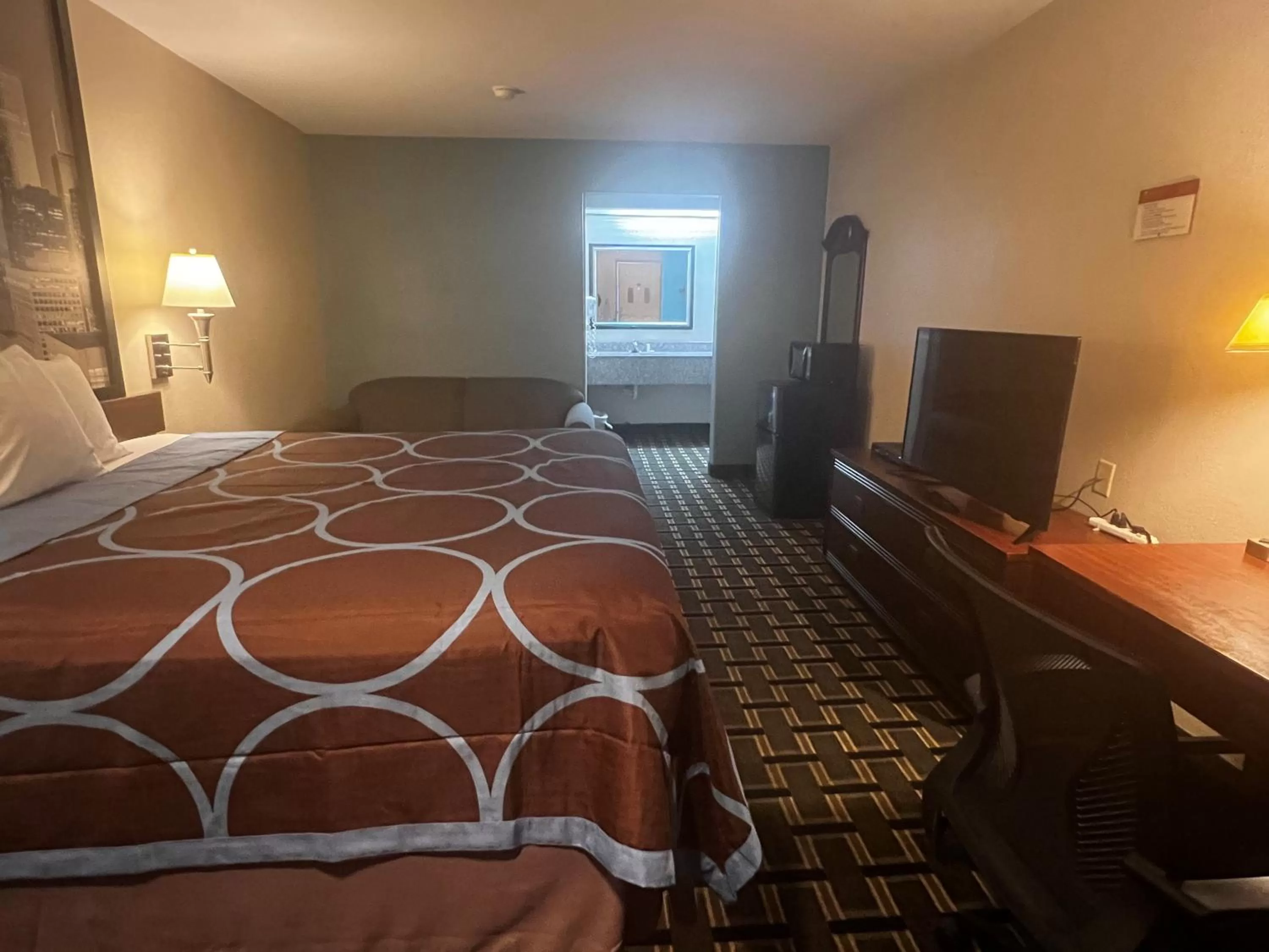 Photo of the whole room in Super 8 by Wyndham Baytown I-10