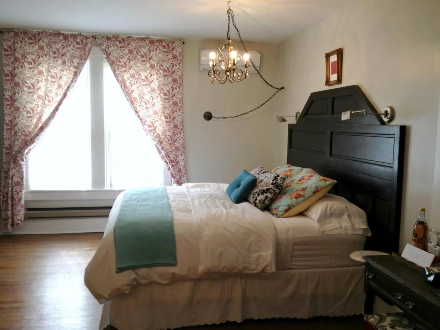 Bed in The Inn at Ragged Edge