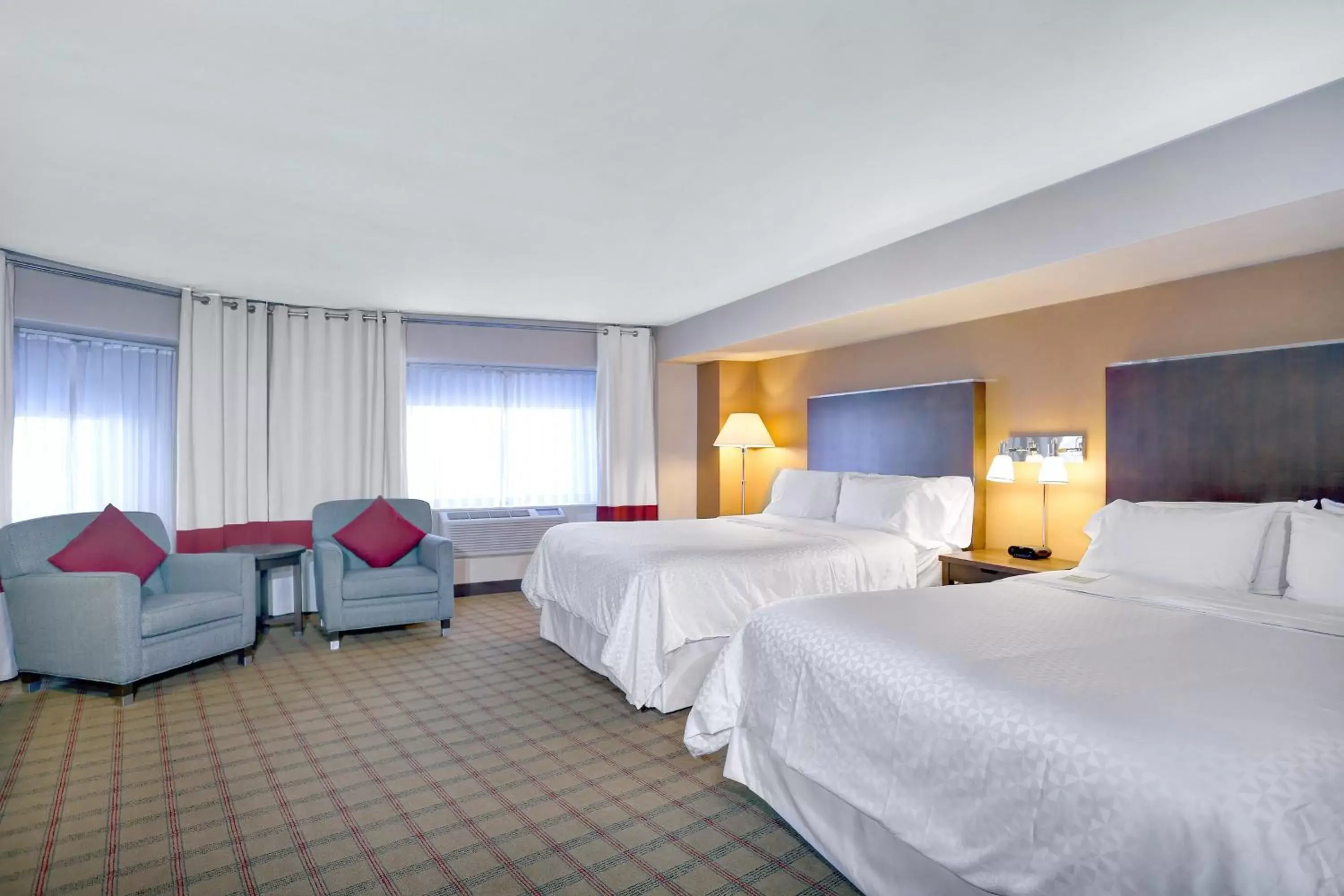 Photo of the whole room in Four Points by Sheraton Niagara Falls Fallsview