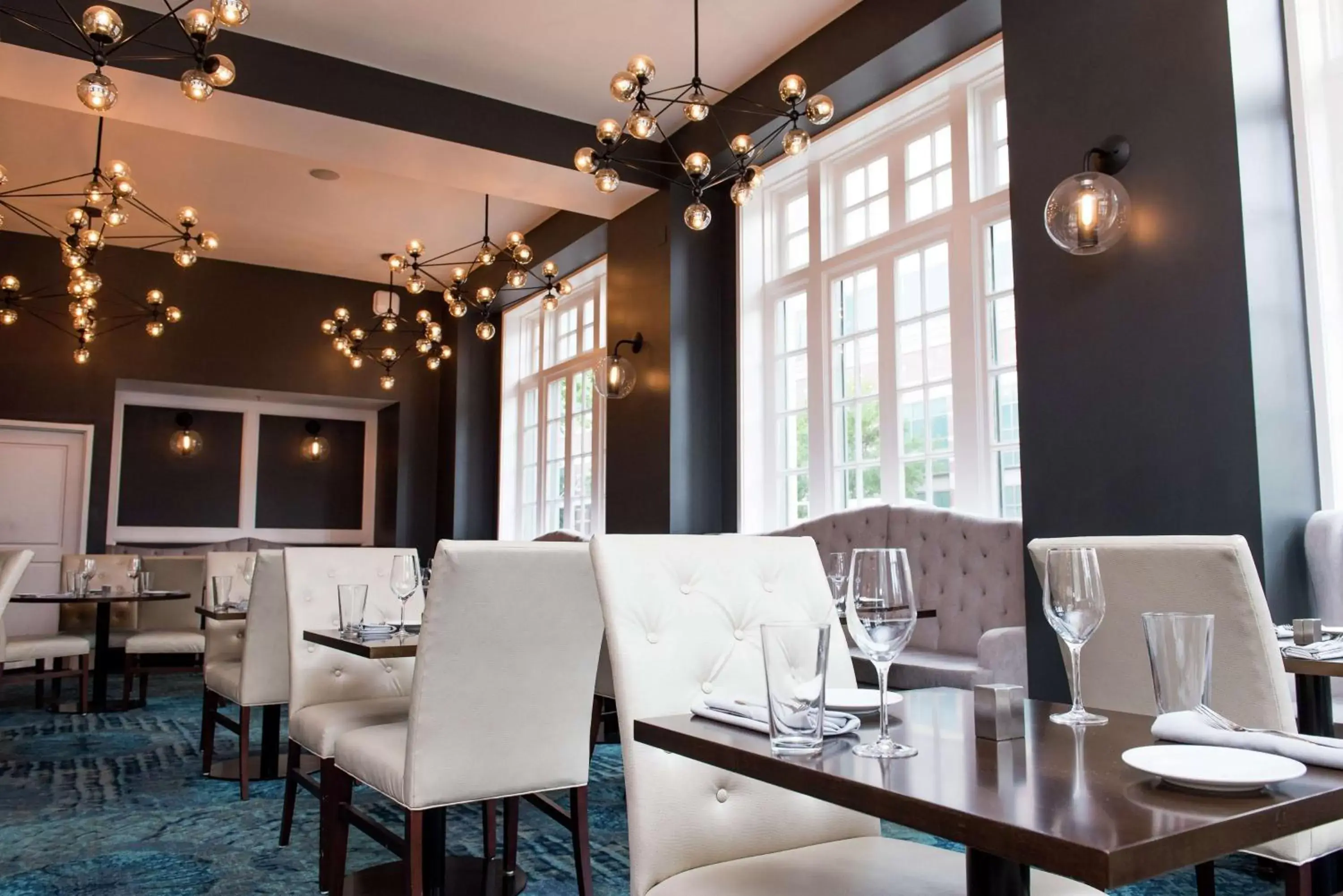 Dining area, Restaurant/Places to Eat in Redmont Hotel Birmingham - Curio Collection by Hilton