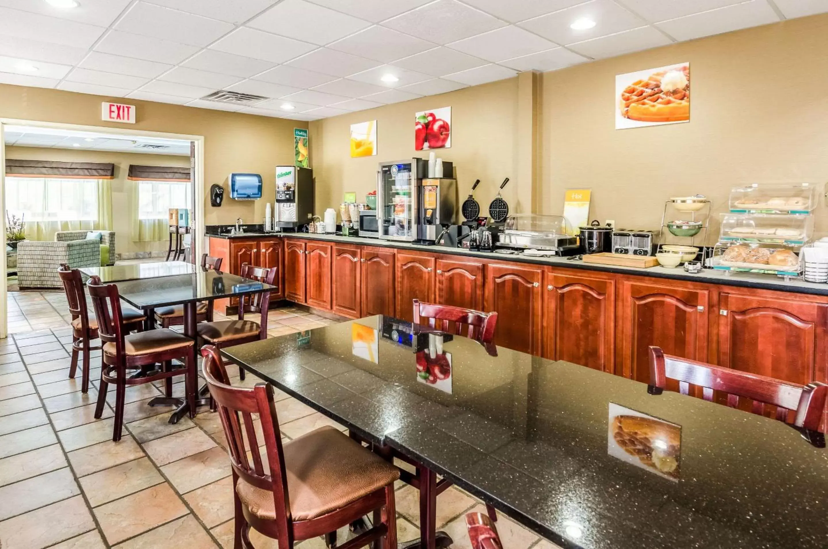 Restaurant/Places to Eat in Quality Inn & Suites Wytheville