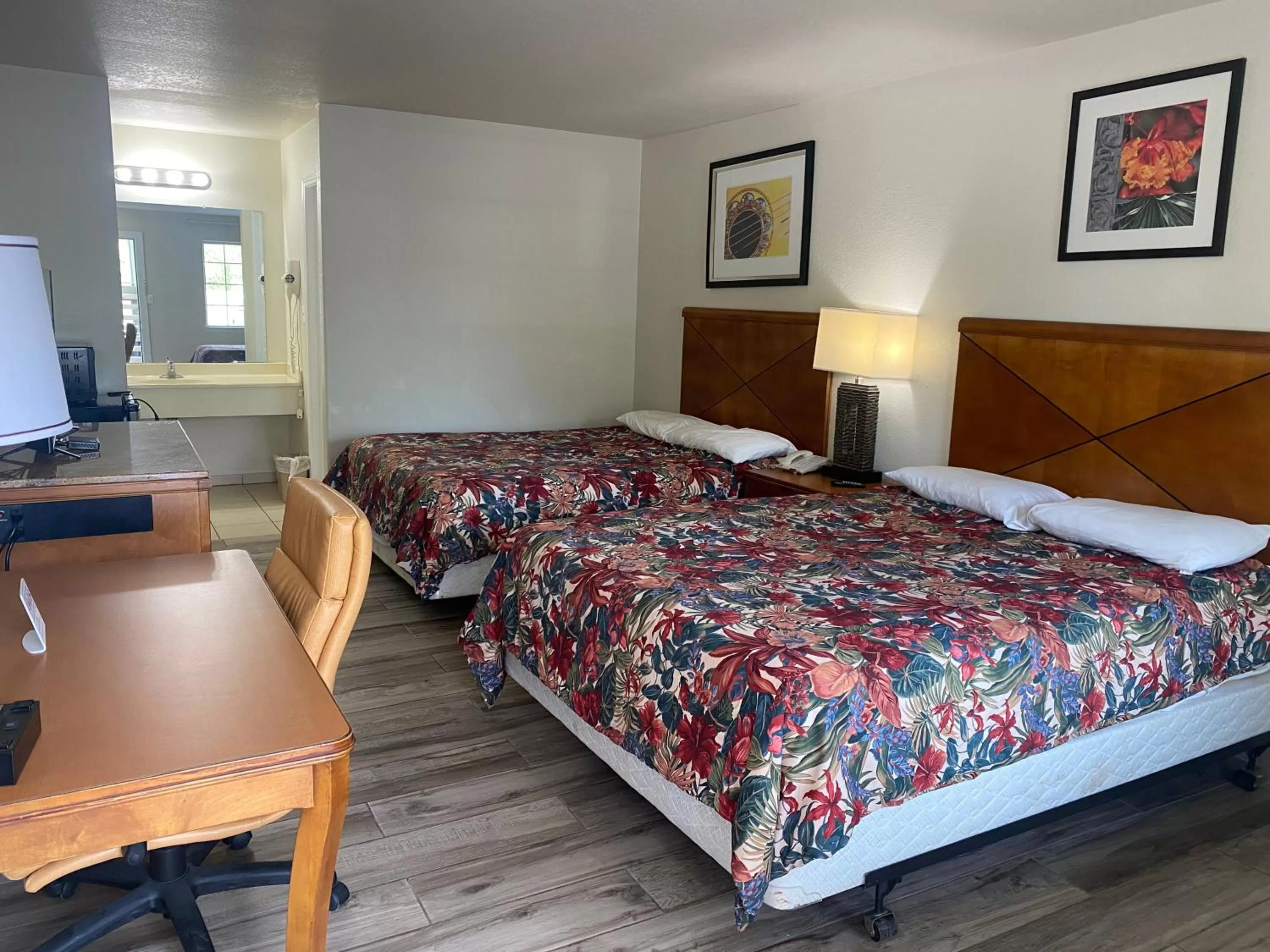 Bed in Cedar Creek Inn