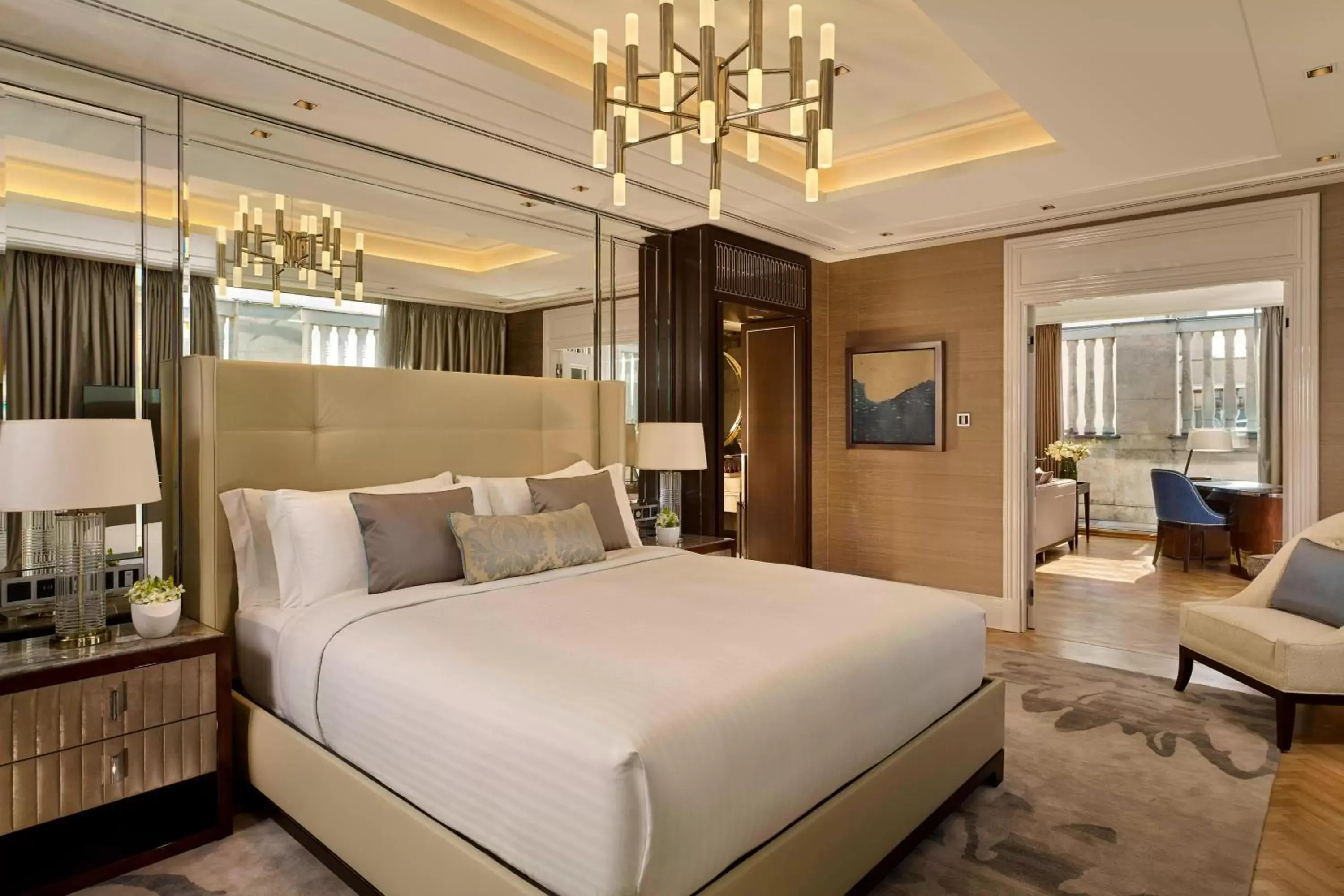Bedroom, Bed in Al Habtoor Palace Budapest, Preferred Hotels & Resorts Bedroom, Bed in Al Habtoor Palace Budapest, Preferred Hotels & Resorts