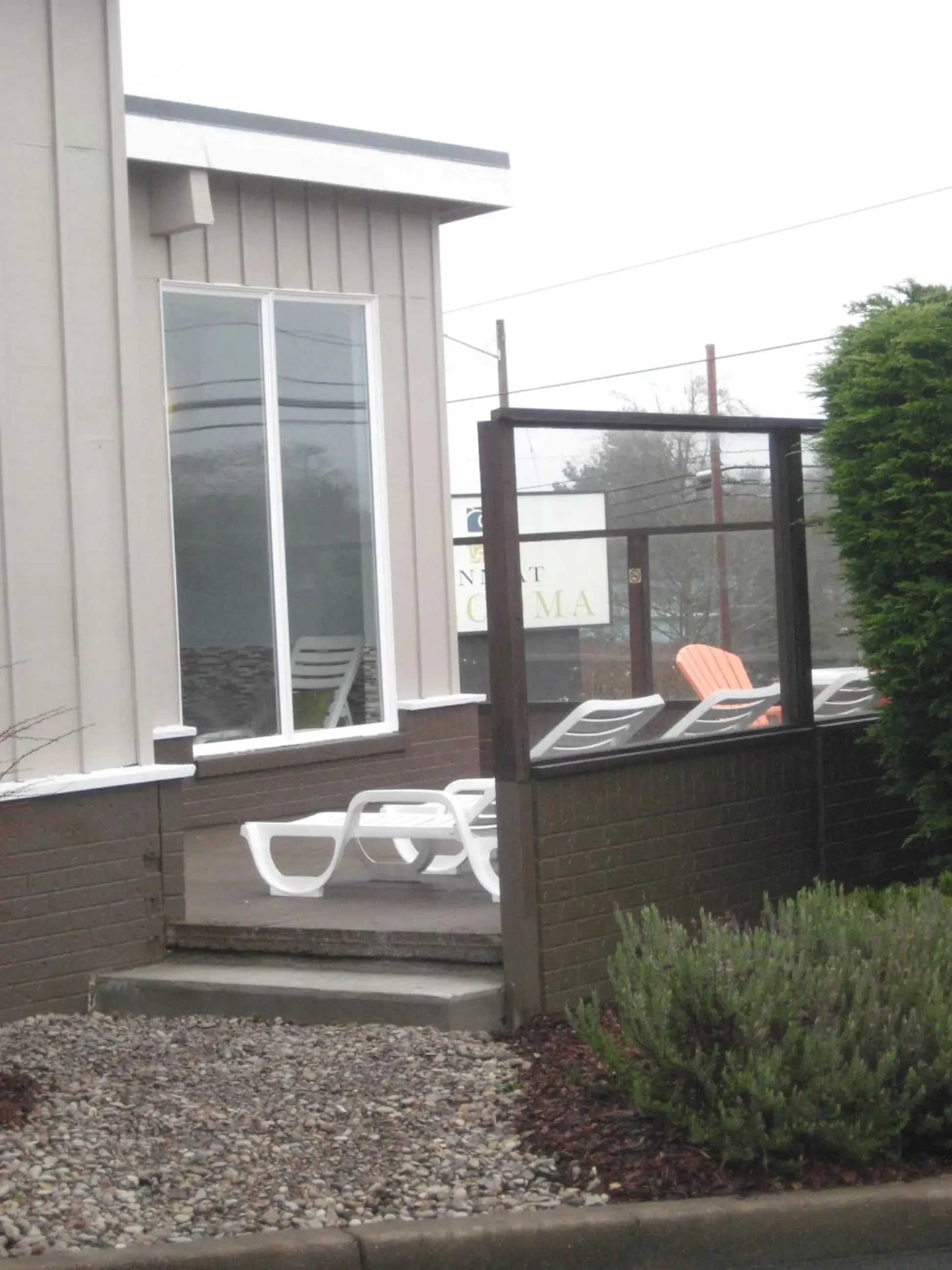 Facade/entrance in Inn at Wecoma Facade/entrance in Inn at Wecoma