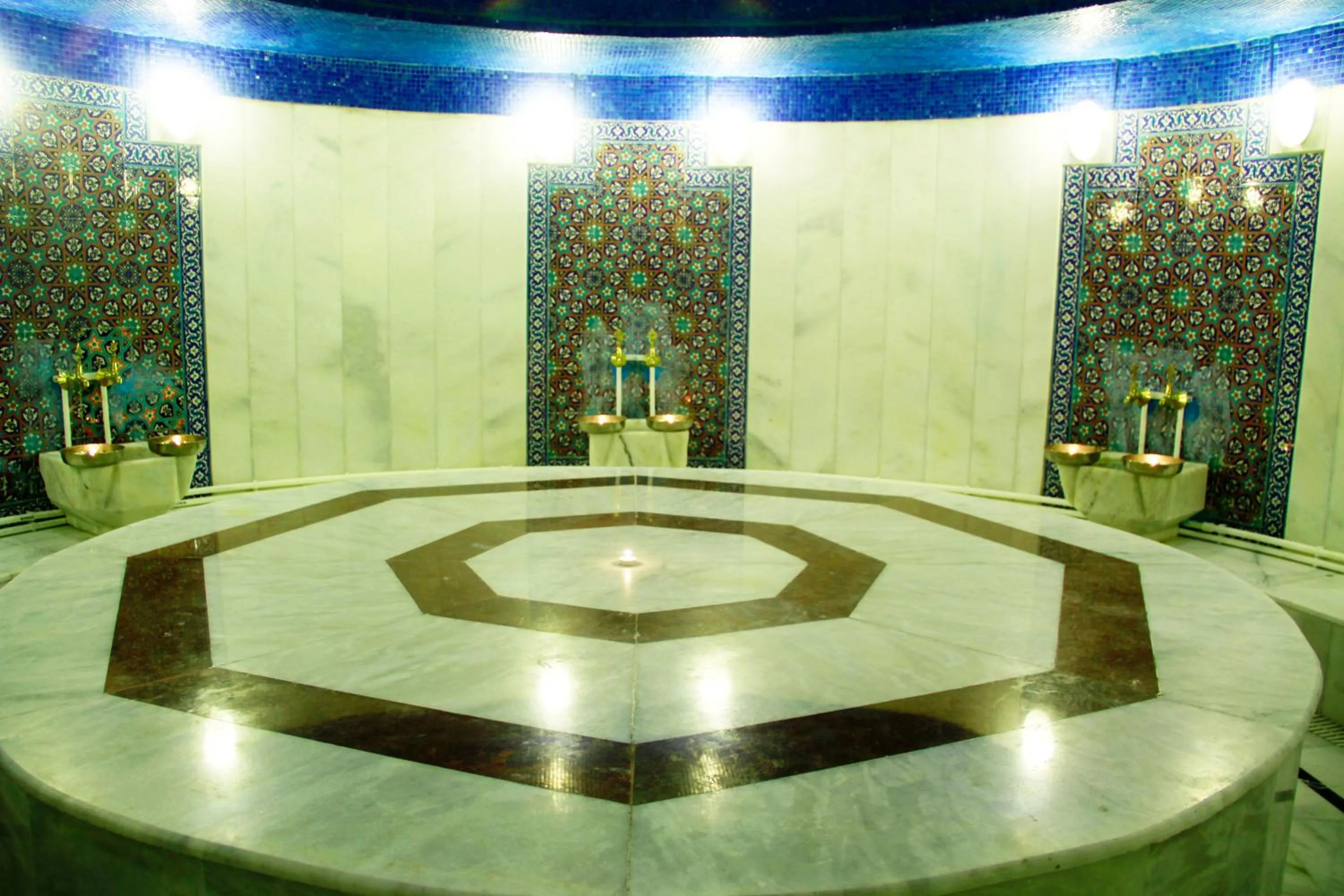 Squash in Tourist Hotel