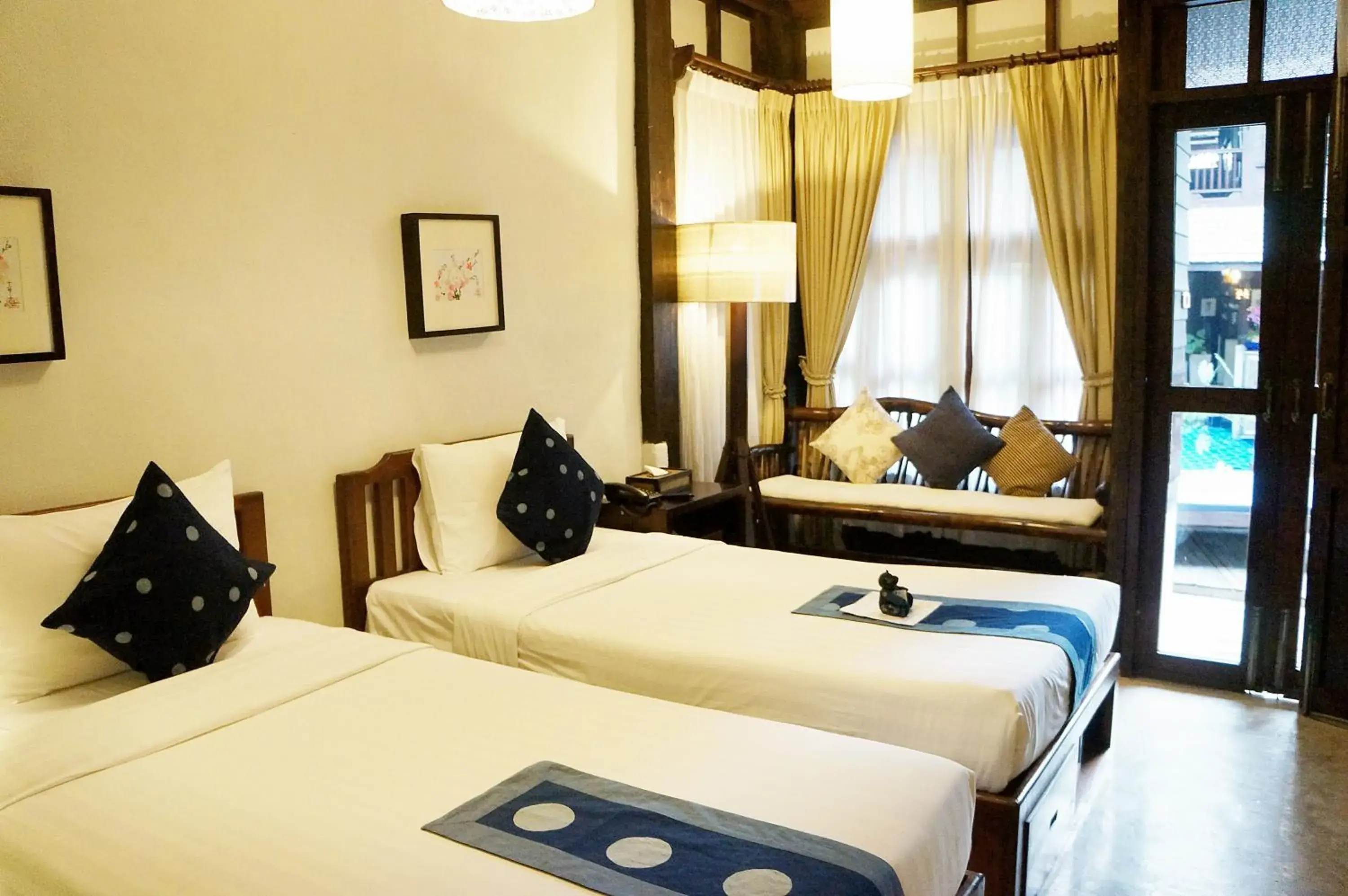 Bathroom, Bed in Banthai Village Hotel