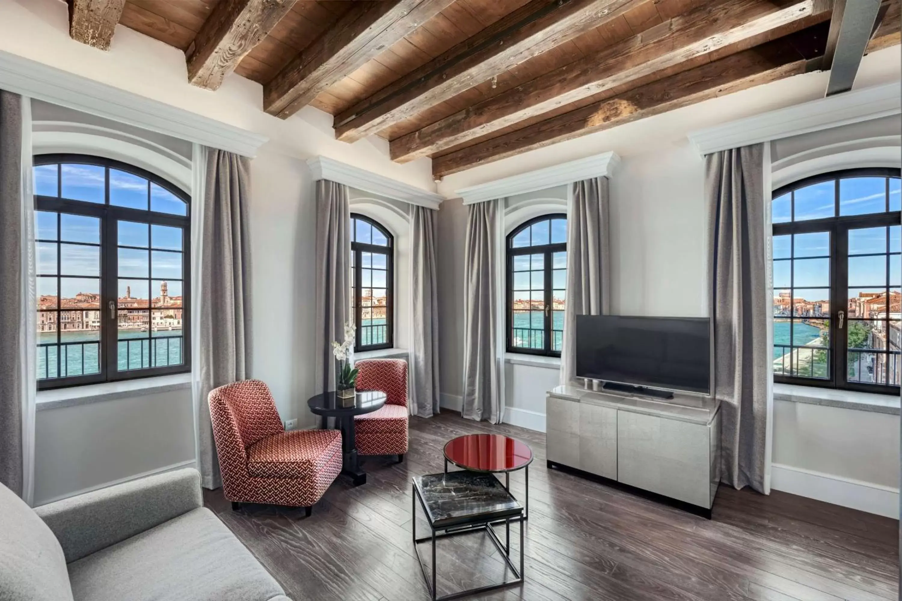 Living room, Seating Area in Hilton Molino Stucky Venice
