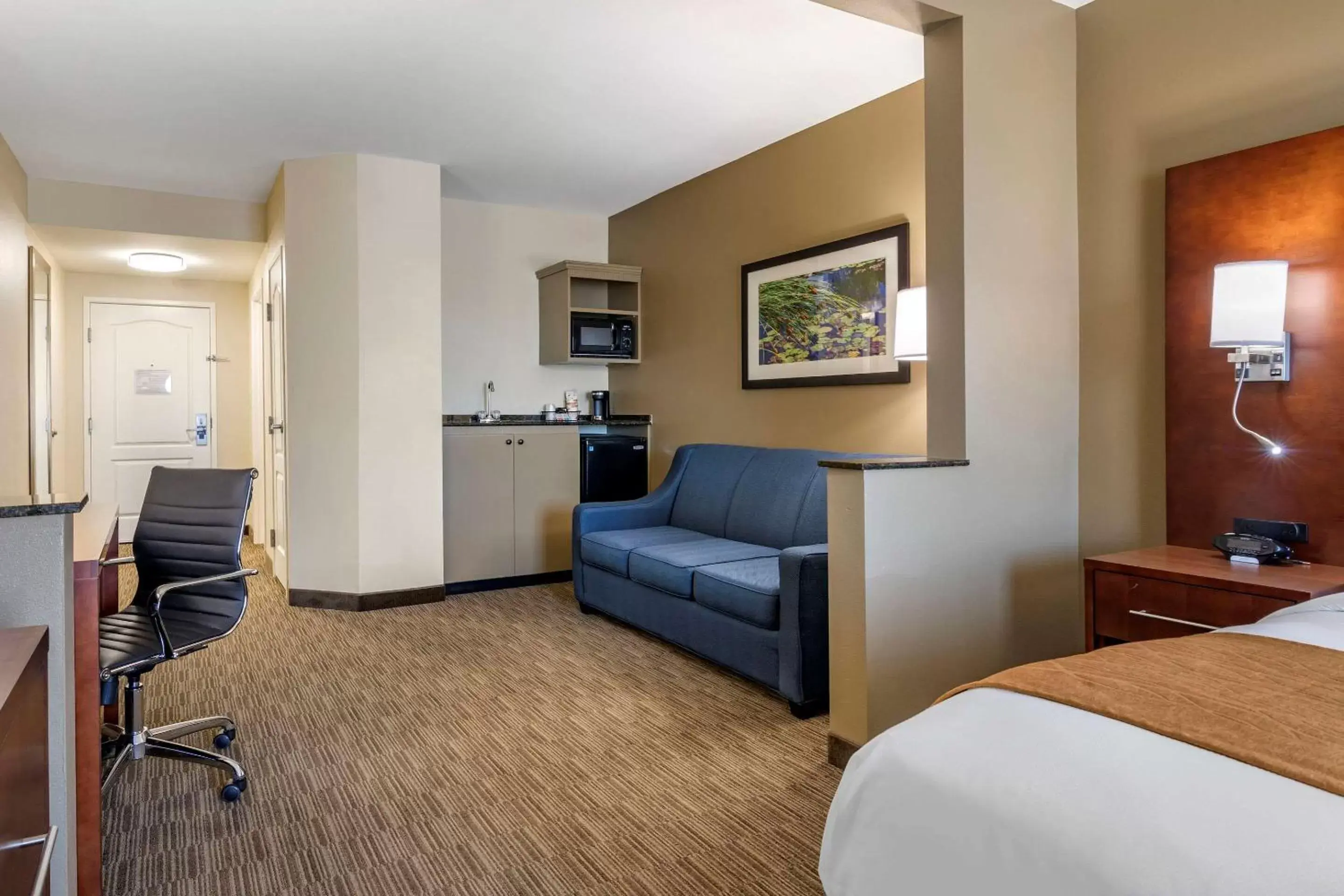 Bedroom, Seating Area in Comfort Inn and Suites Tifton