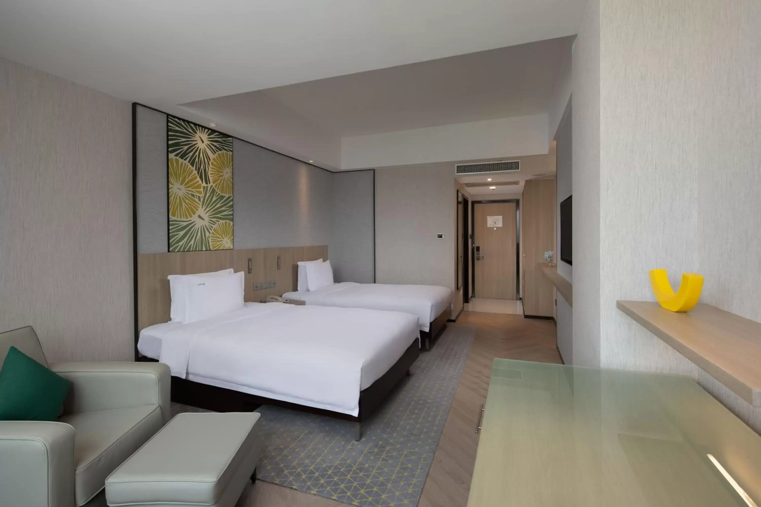 Photo of the whole room, Bed in Holiday Inn Shanghai Vista, an IHG Hotel