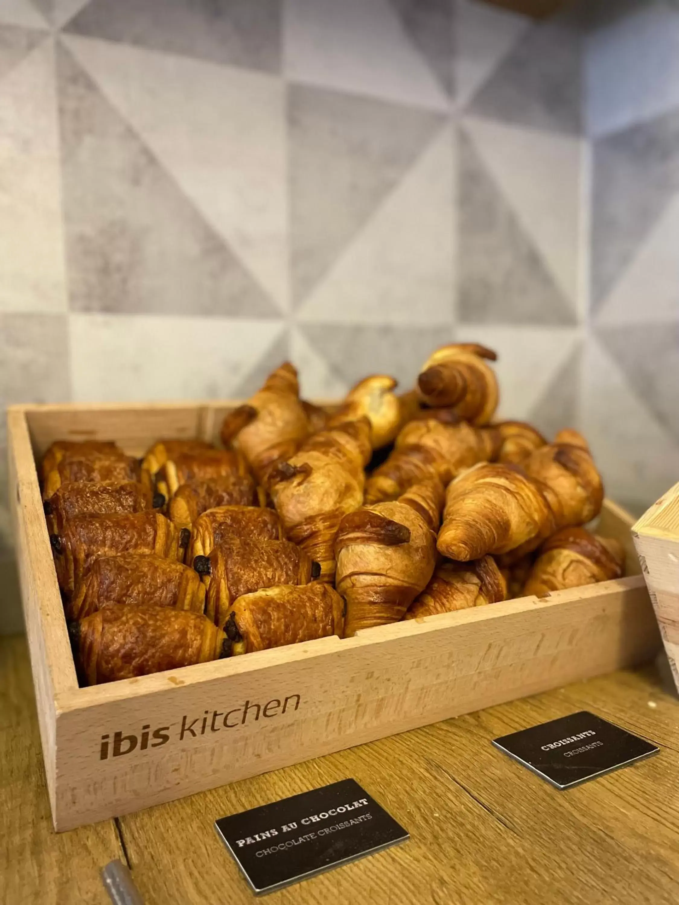 Restaurant/places to eat in ibis Lausanne Centre