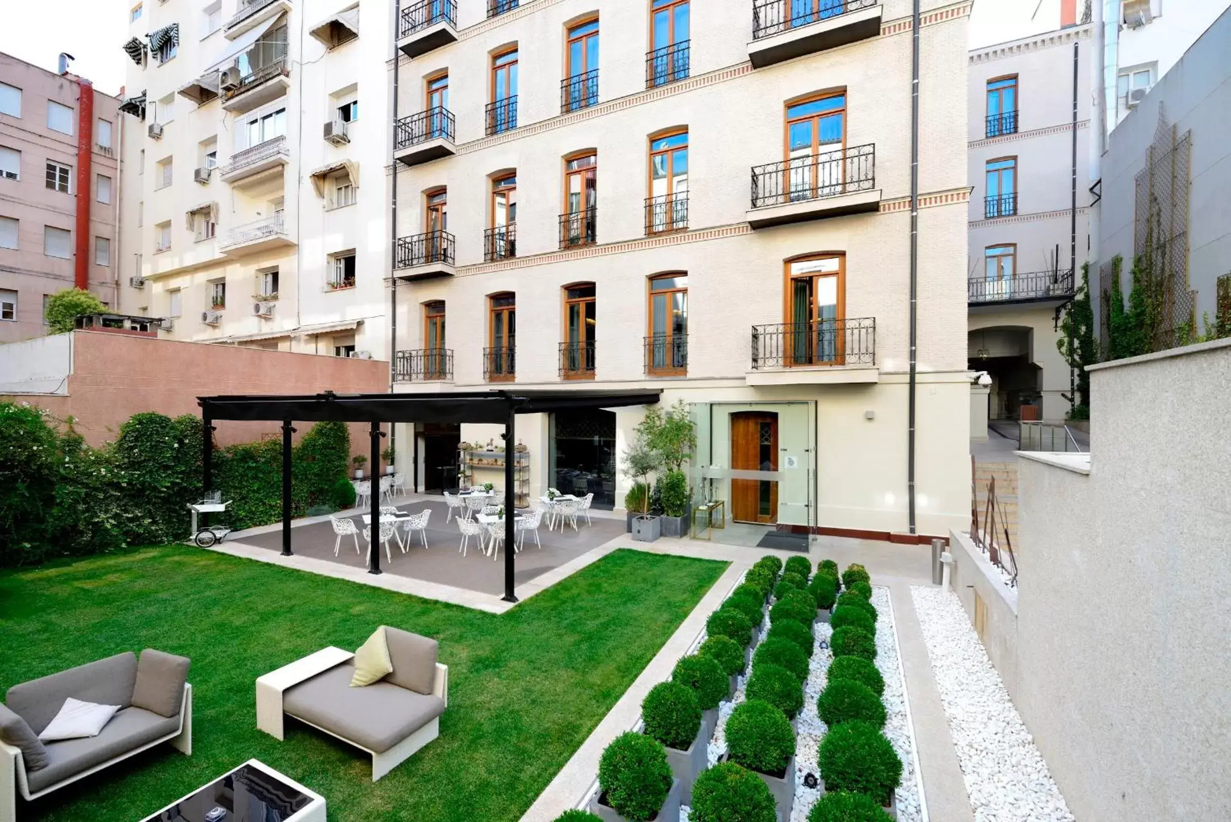 Garden, Property Building in Hotel Único Madrid, Small Luxury Hotels