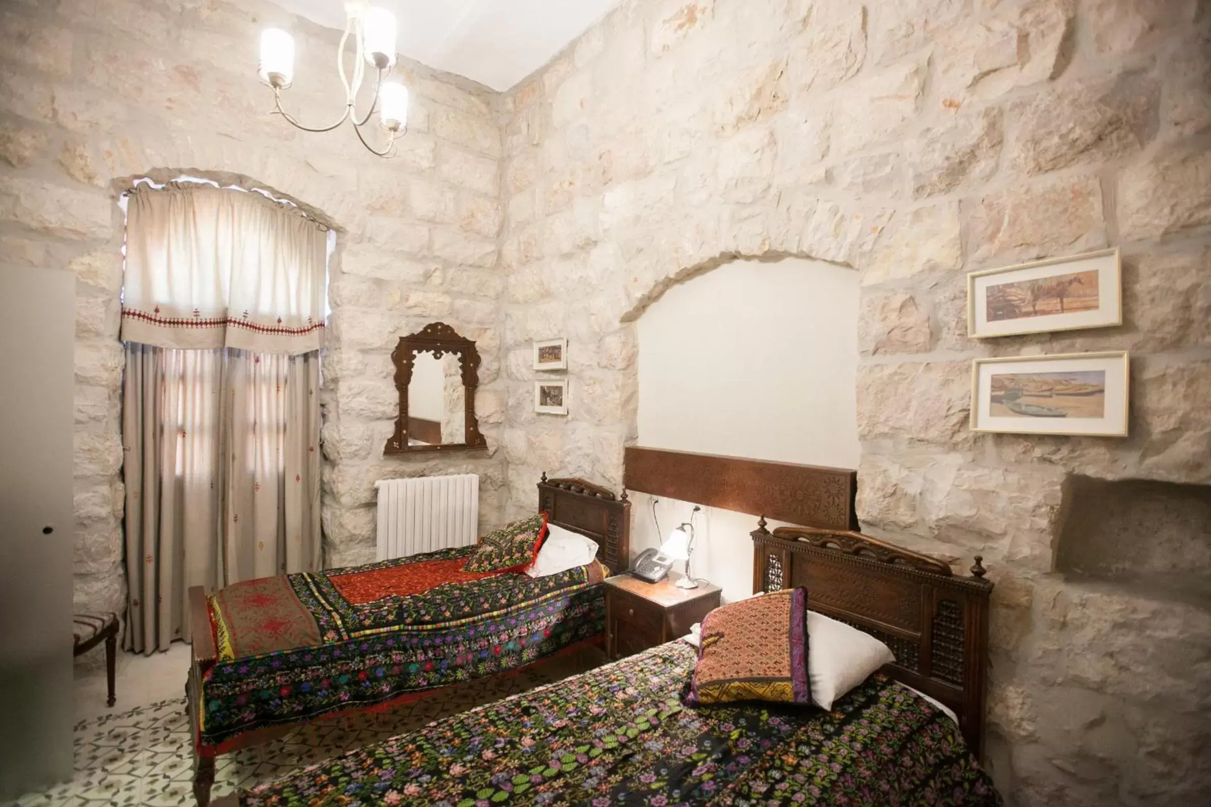 Photo of the whole room, Bed in Jerusalem Hotel
