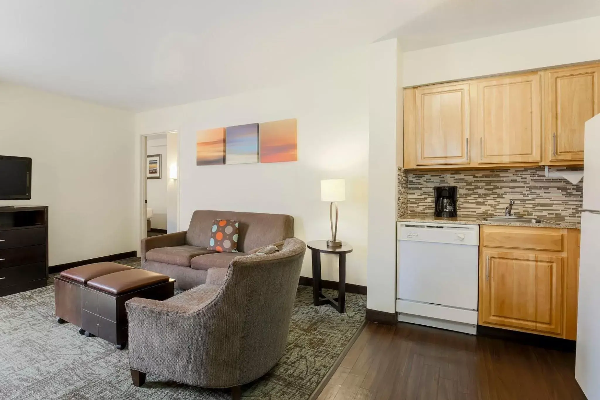 Photo of the whole room, Kitchen/Kitchenette in Staybridge Suites Columbus-Dublin, an IHG Hotel