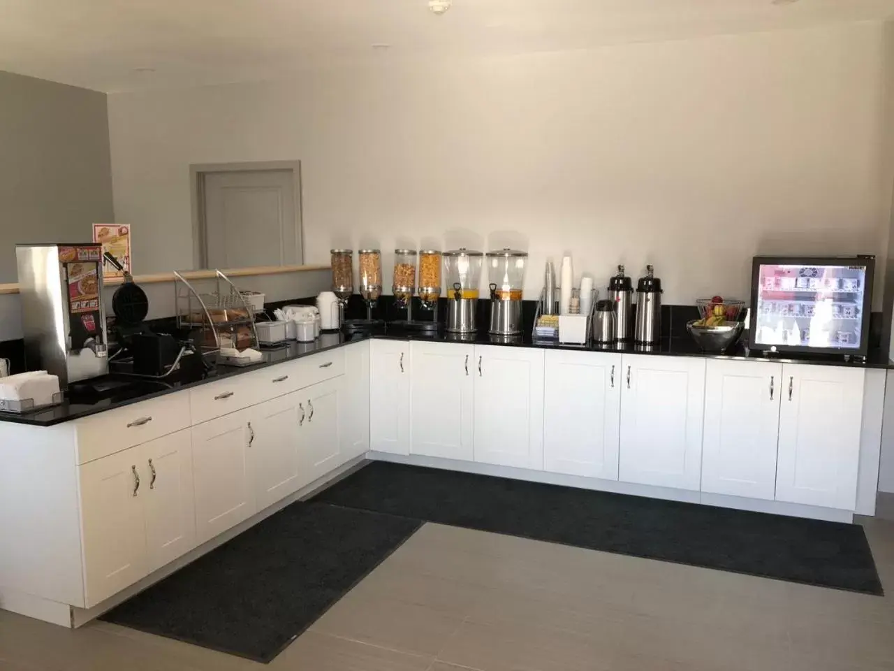 Continental breakfast in Super 8 by Wyndham Windsor/Dougall Continental breakfast in Super 8 by Wyndham Windsor/Dougall