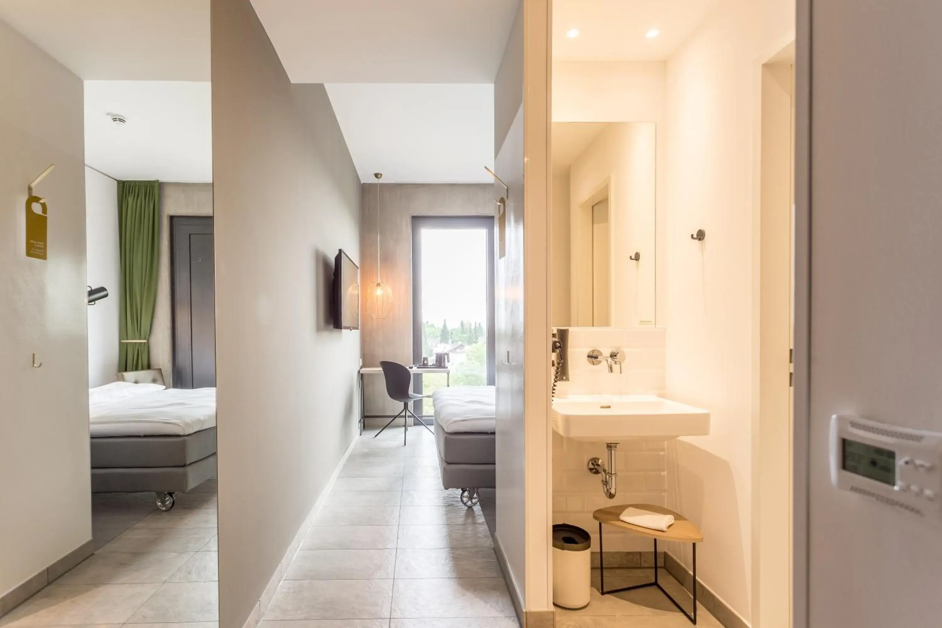 Photo of the whole room, Bed in gambino hotel CINCINNATI Photo of the whole room, Bed in gambino hotel CINCINNATI