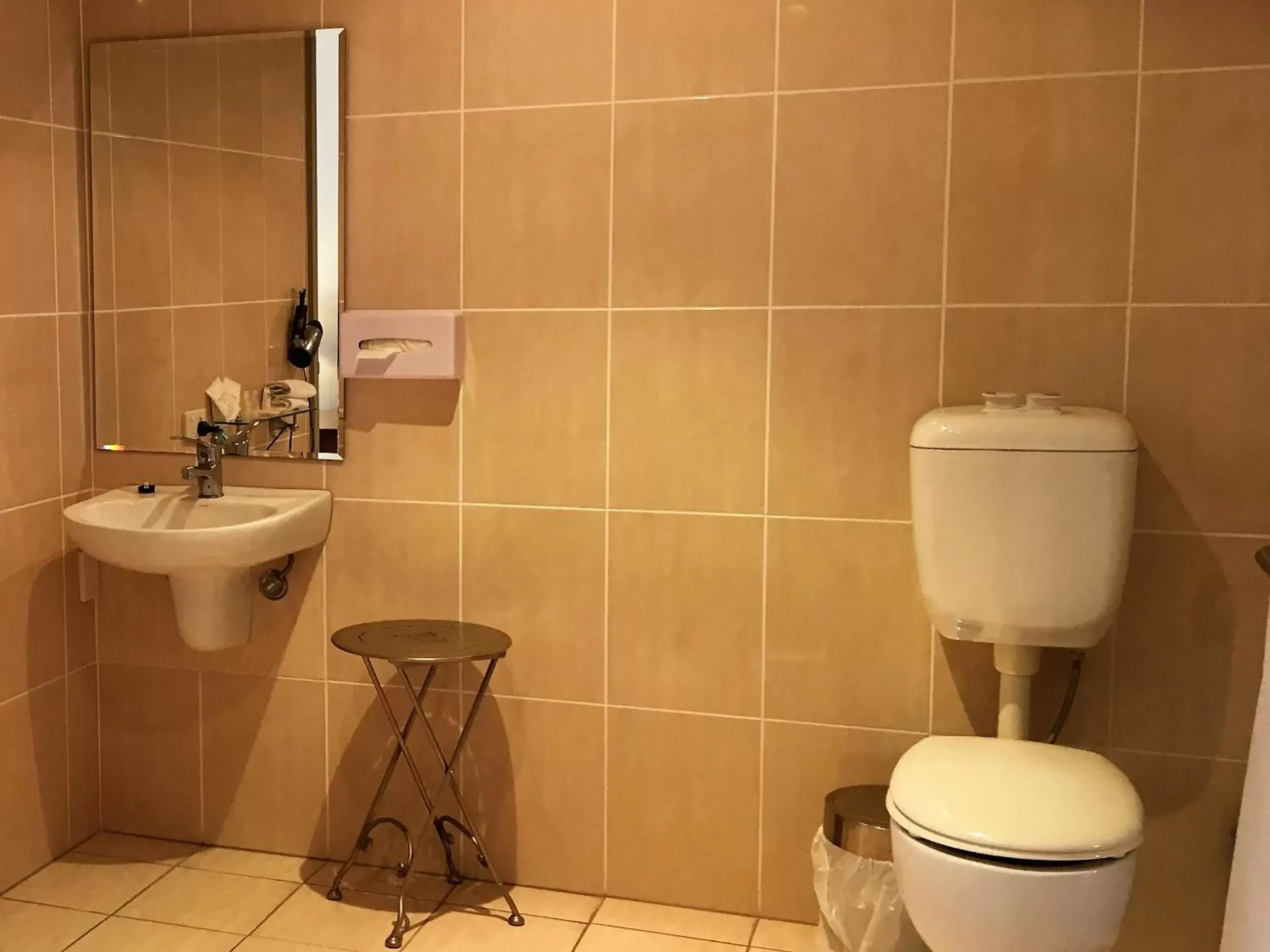 Queen Studio - Disability Access in Shangri-La Gardens Queen Studio - Disability Access in Shangri-La Gardens