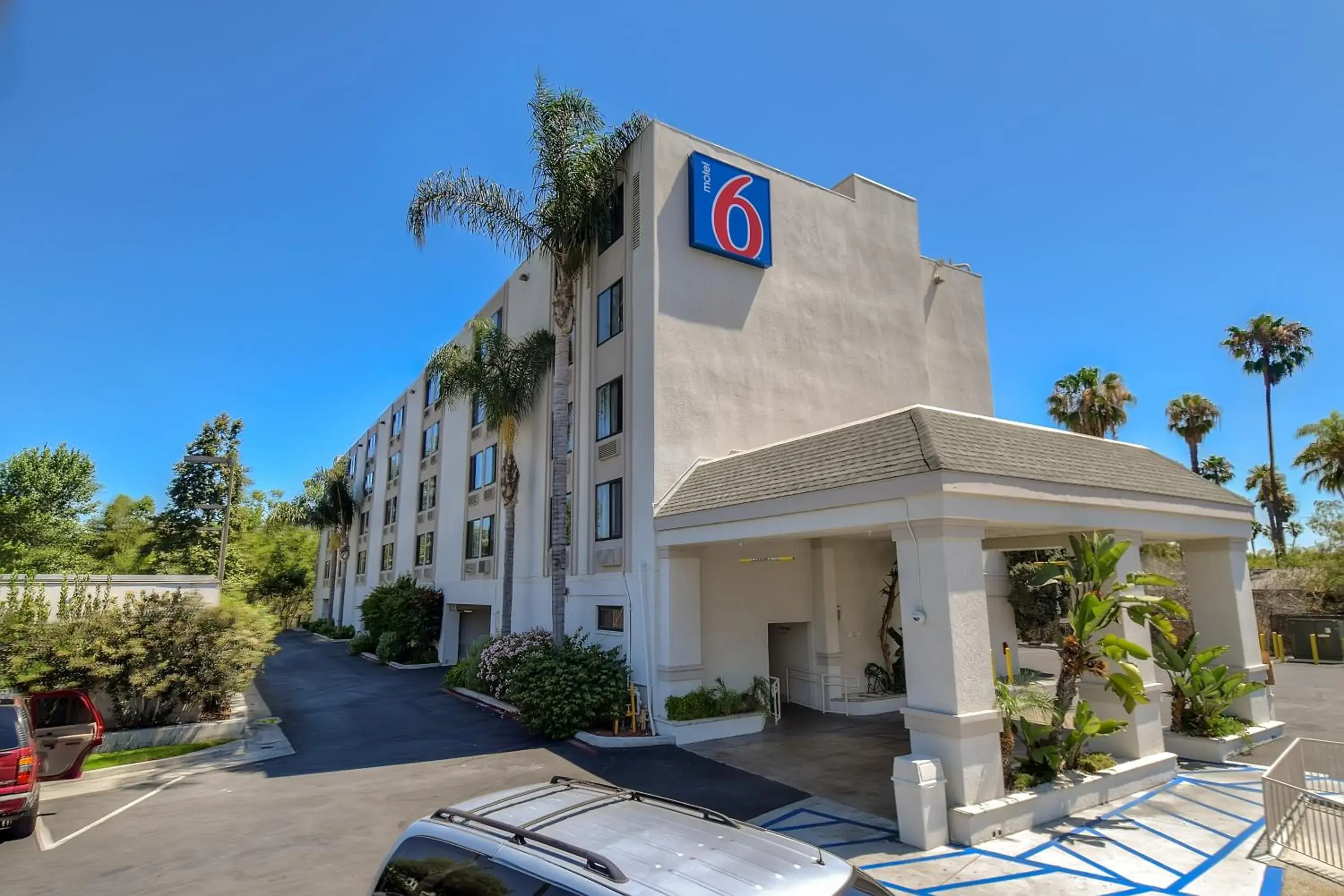 Facade/entrance, Property Building in Motel 6-San Diego, CA - Hotel Circle - Mission Valley