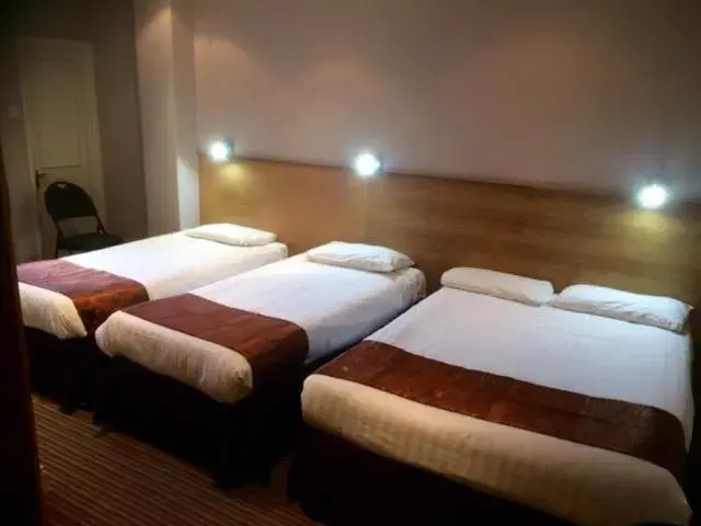 Bed in West Cromwell Hotel Bed in West Cromwell Hotel