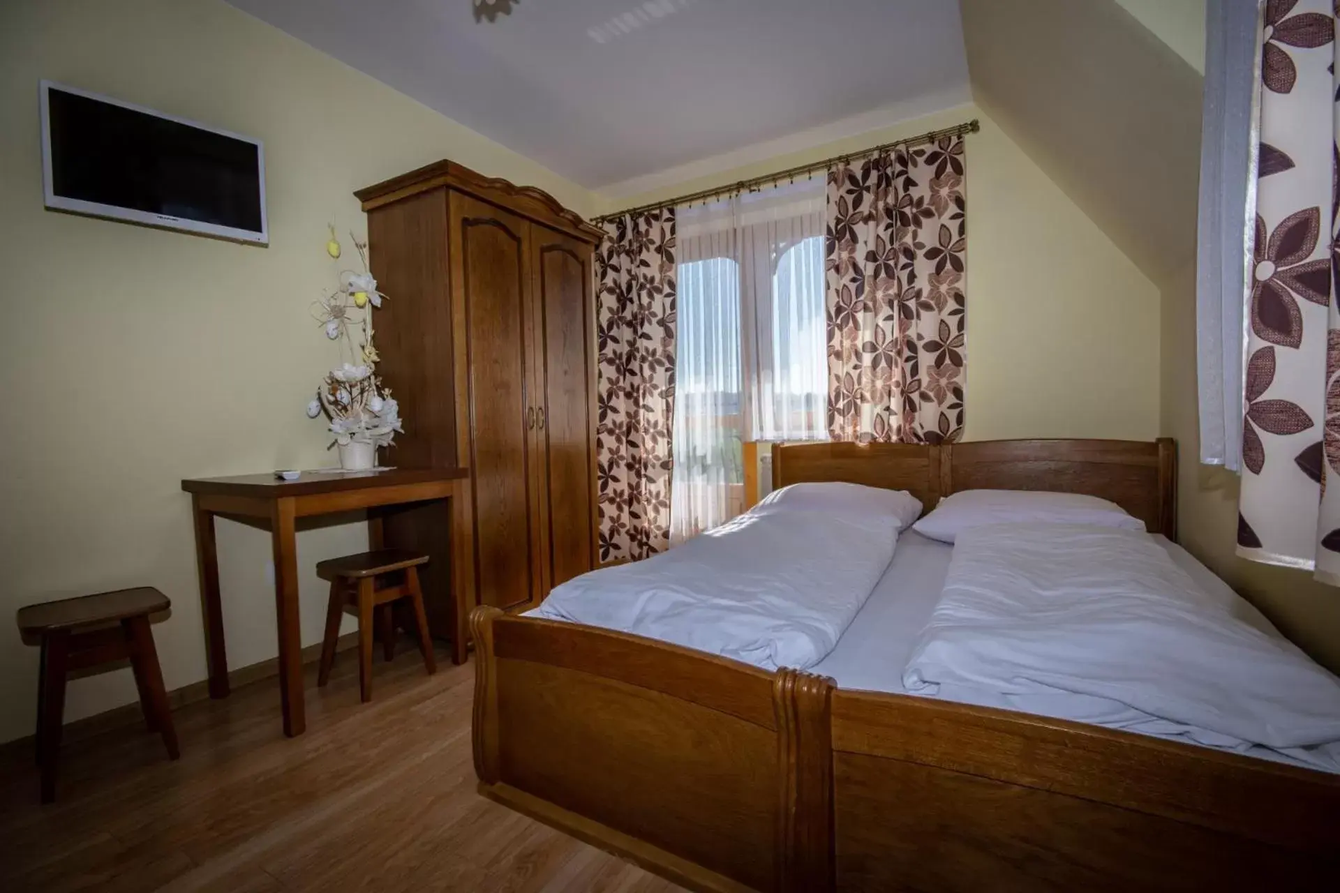 Triple Room with Balcony in Podhalanski Dworek z Jacuzzi Triple Room with Balcony in Podhalanski Dworek z Jacuzzi