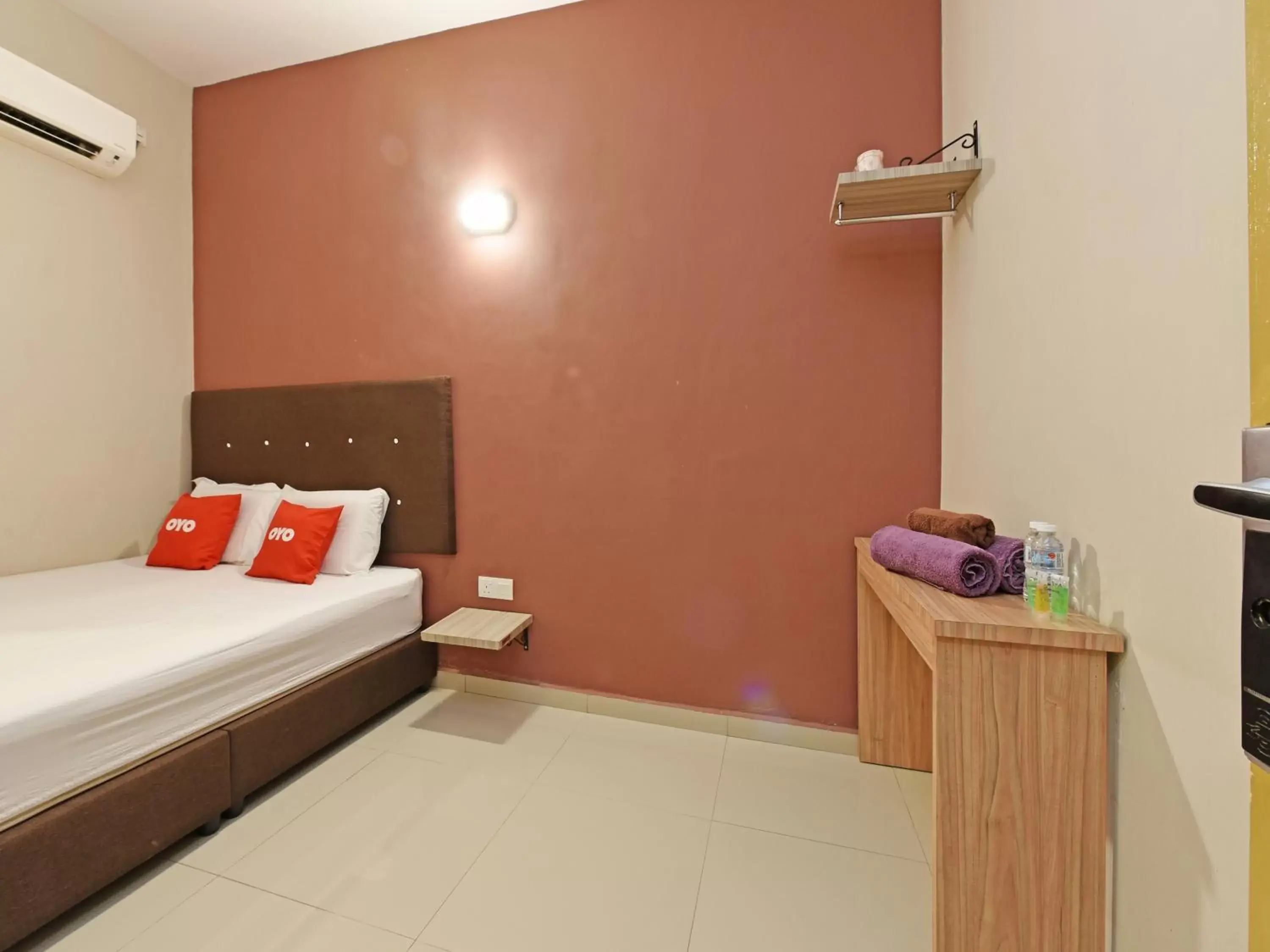 Bed in Super OYO Capital O 90556 Hotel Cherita Rooms