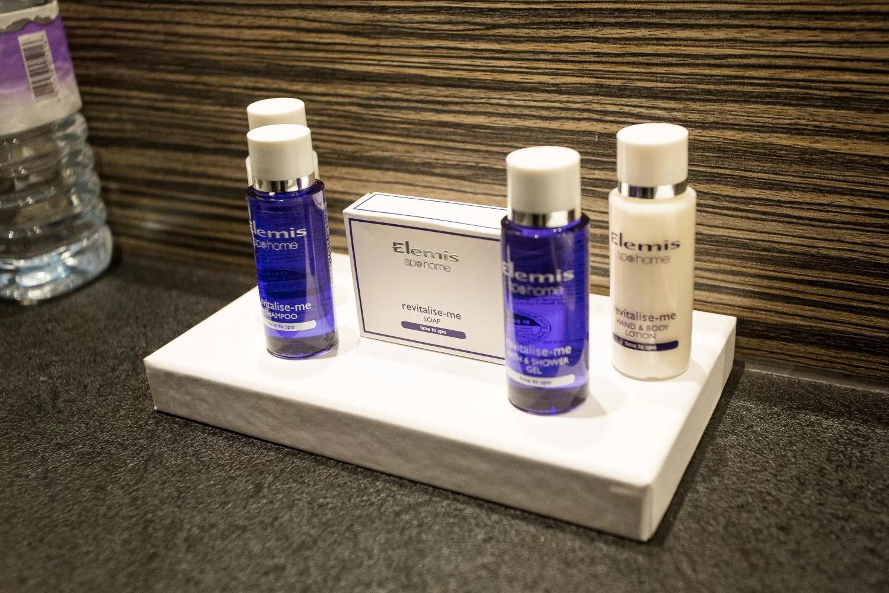 Bathroom in Mondo Hotel