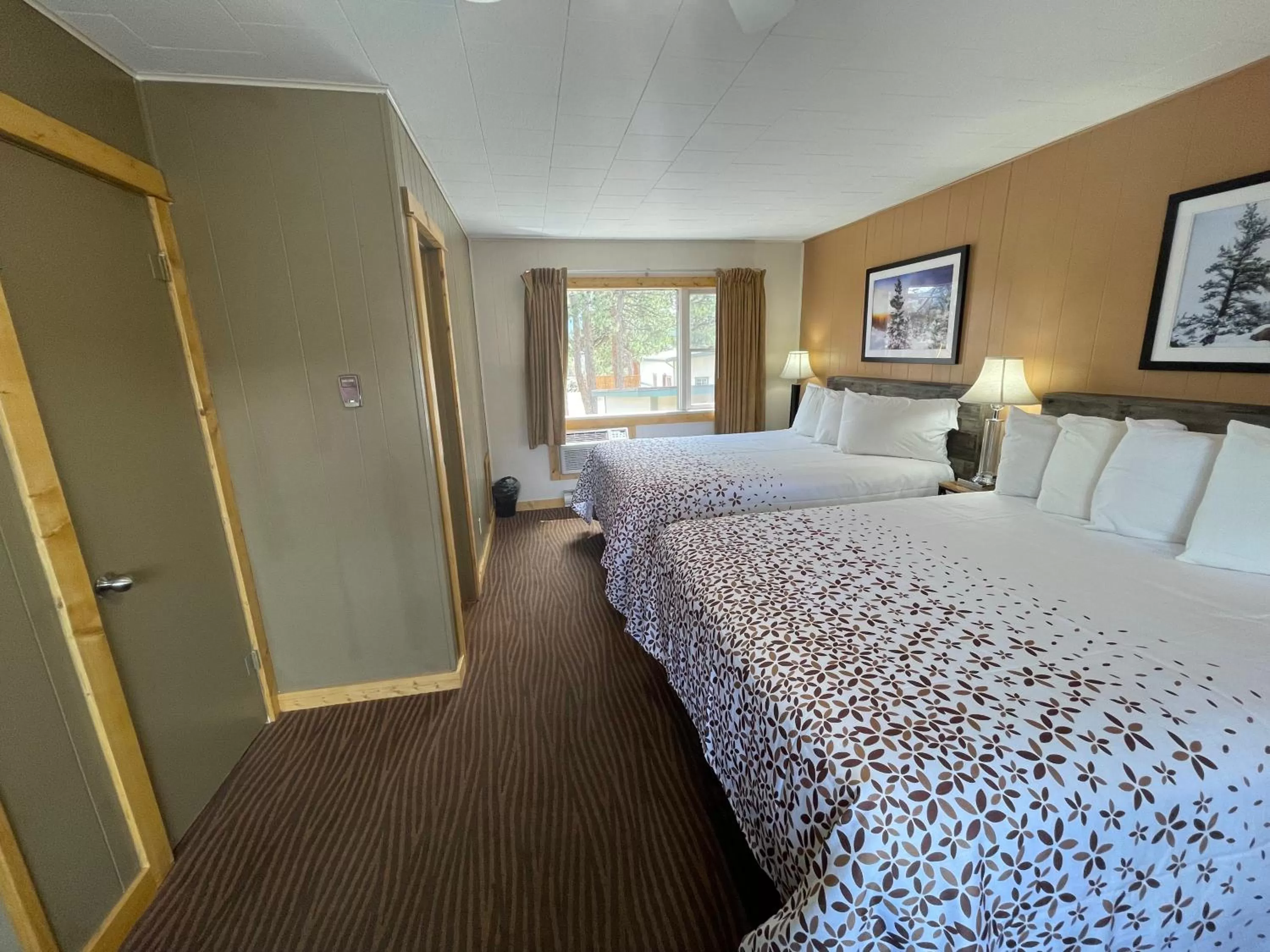 Bedroom, Bed in Estes Mountain Inn