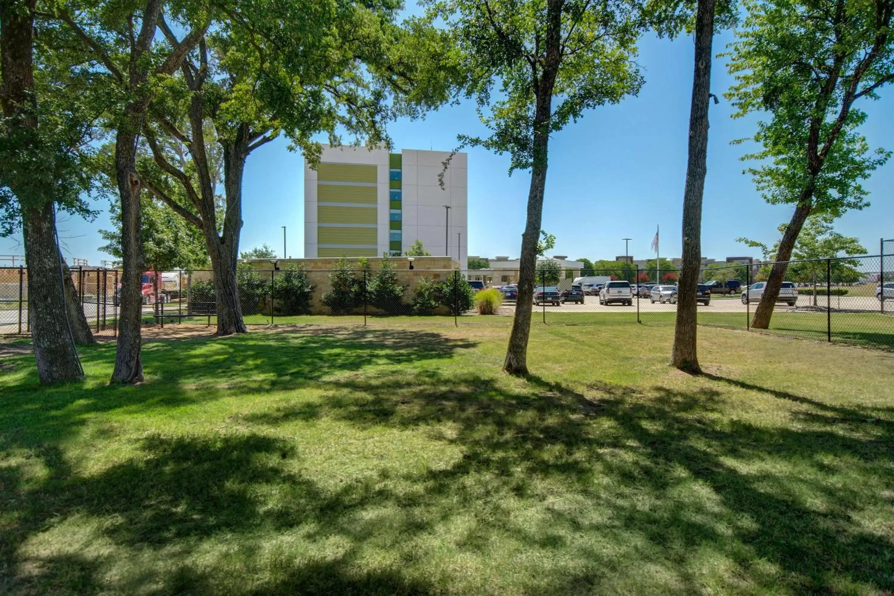 Property building, Garden in Home2 Suites By Hilton Plano Richardson