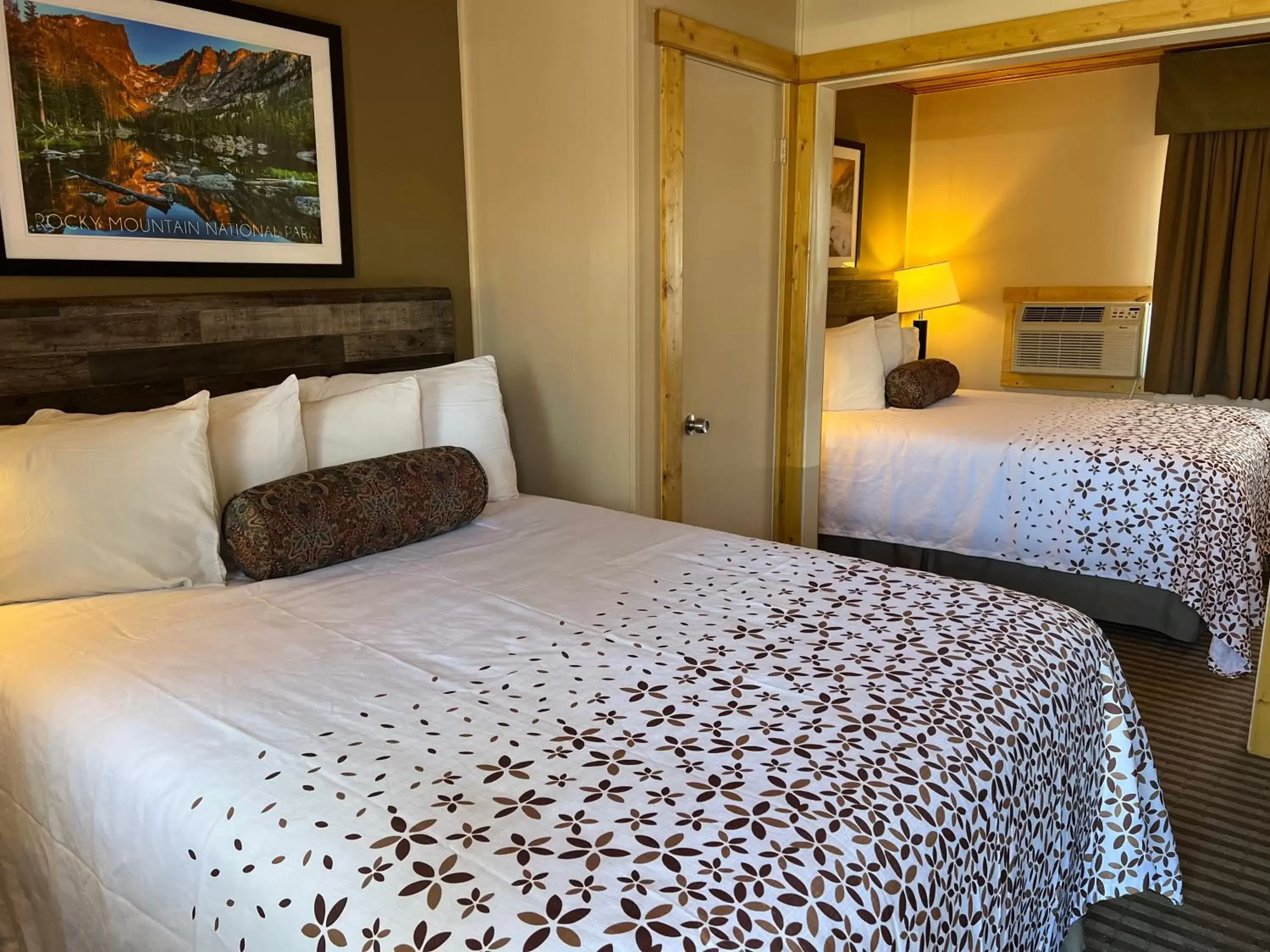 Bed in Estes Mountain Inn