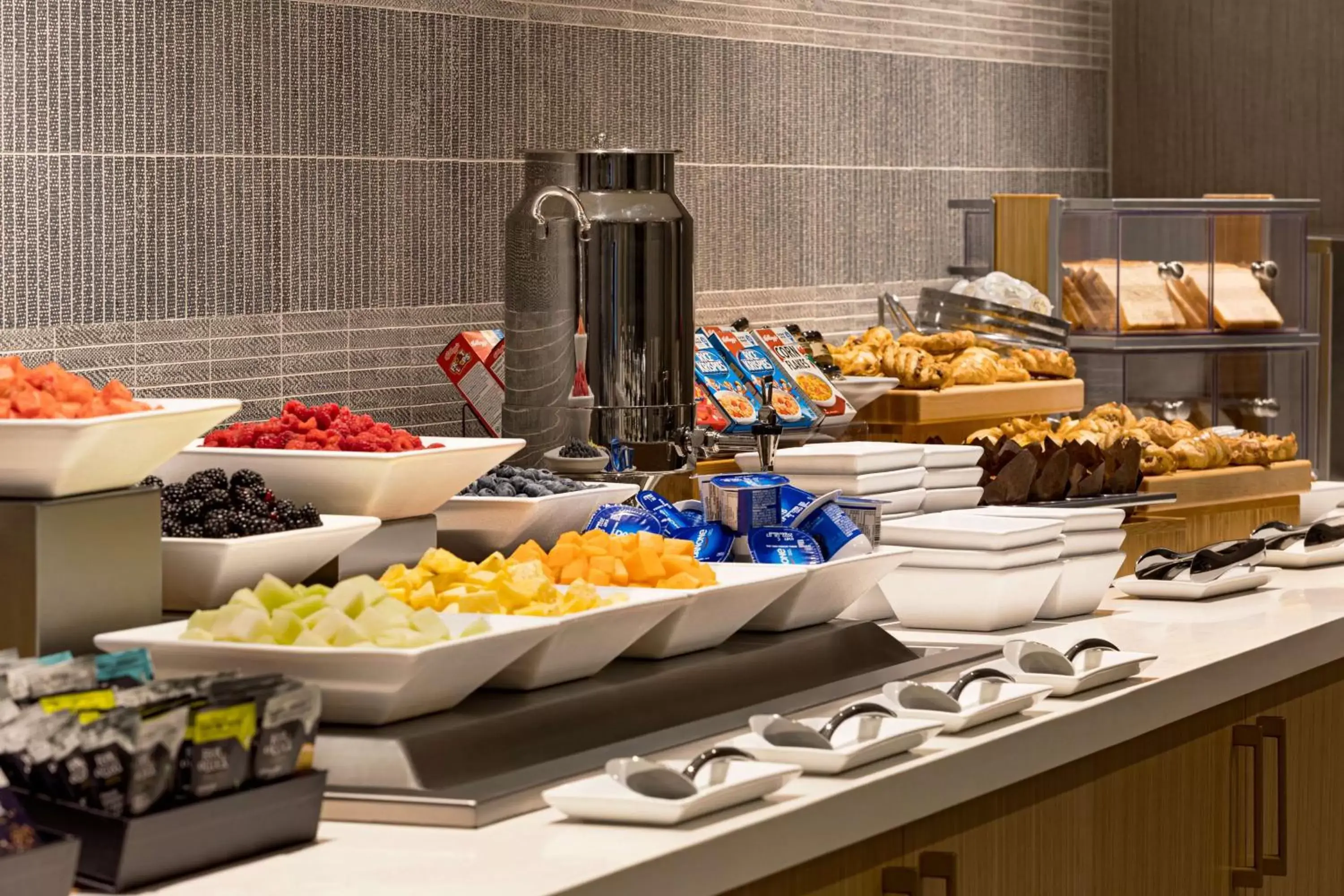 Breakfast, Food in Doubletree By Hilton Pointe Claire Montreal Airport West
