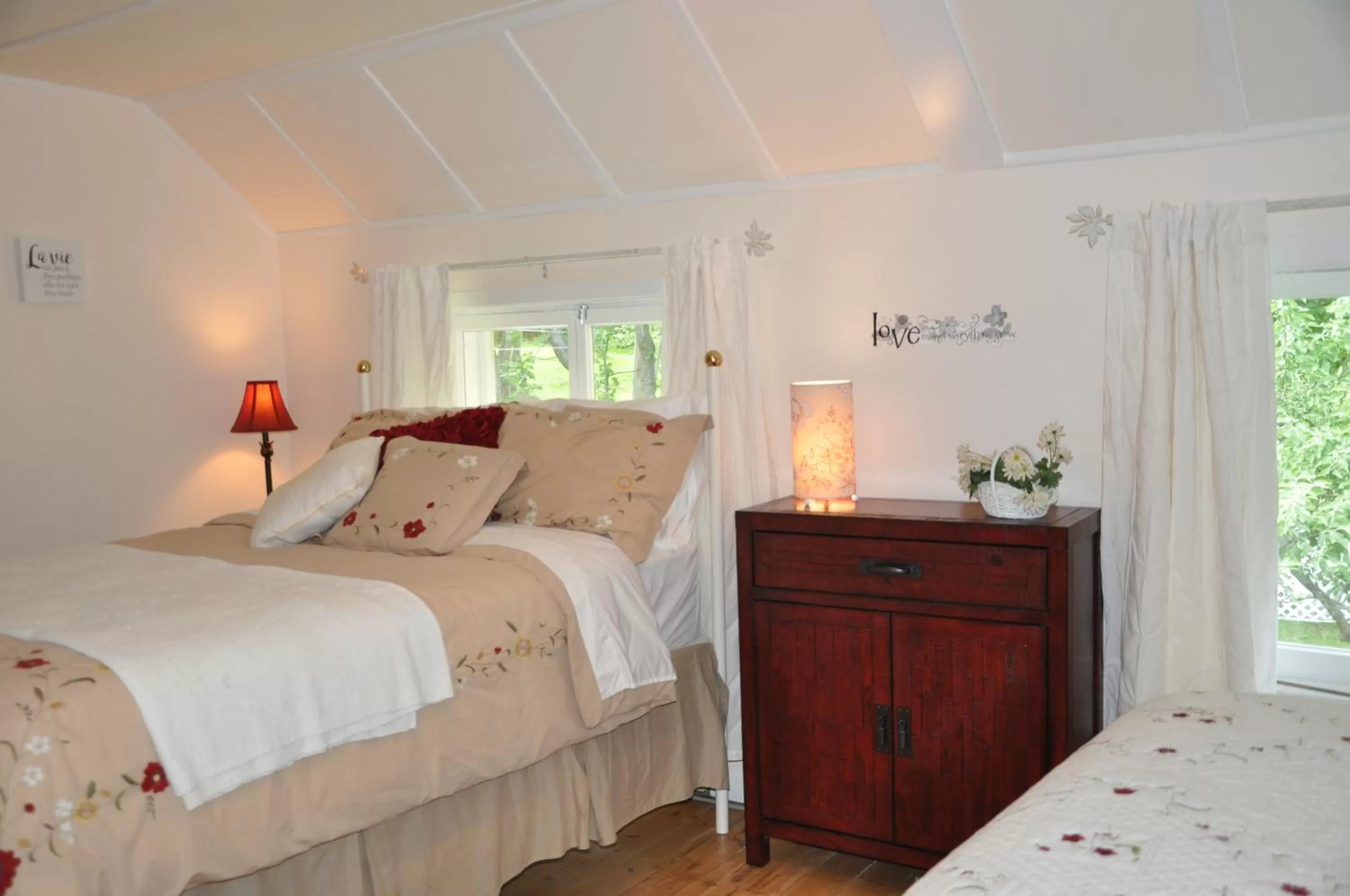 Bedroom, Bed in Auberge sur la Côte