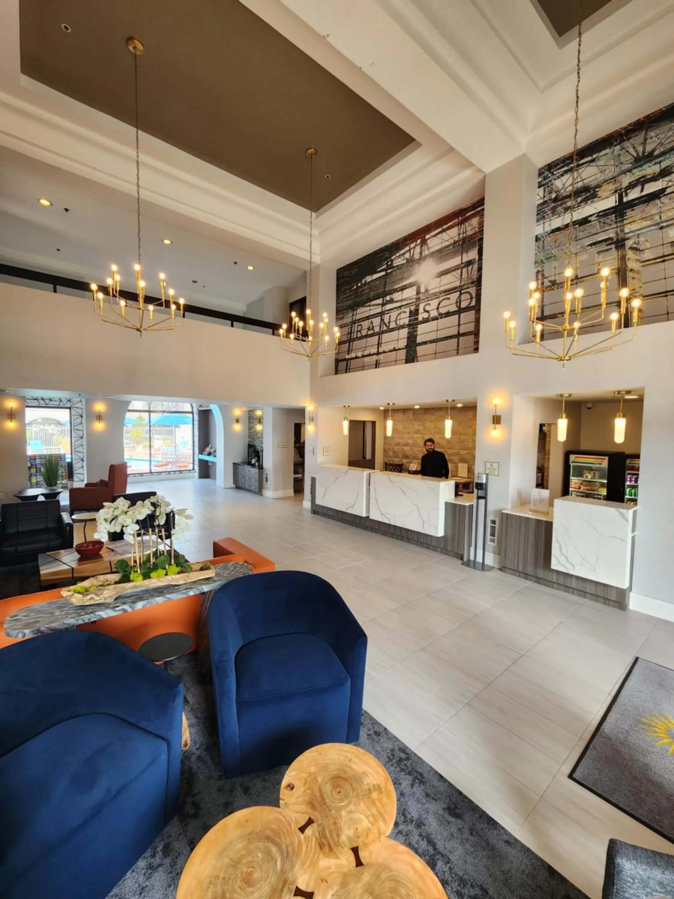 Lobby or reception in La Quinta by Wyndham San Francisco Airport West Millbrae FREE AIRPORT SHUTTLE