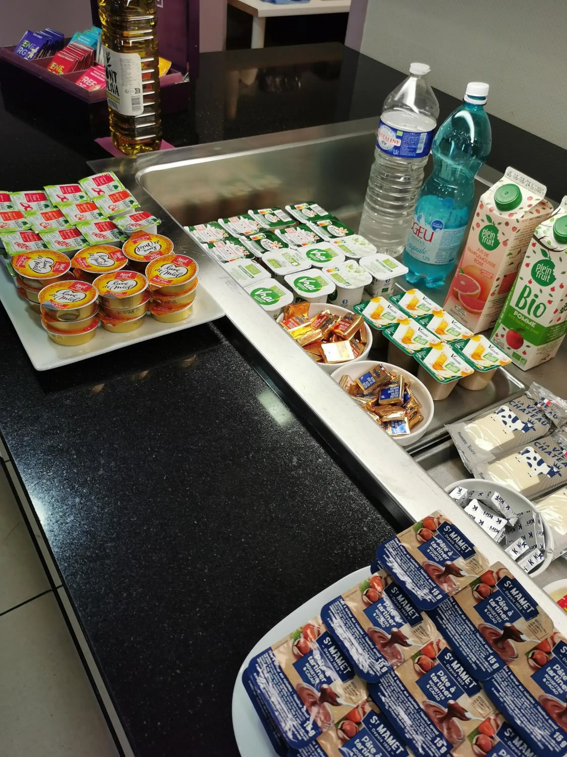 Breakfast in Lagrange Aparthotel Toulouse Saint-Michel Breakfast in Lagrange Aparthotel Toulouse Saint-Michel