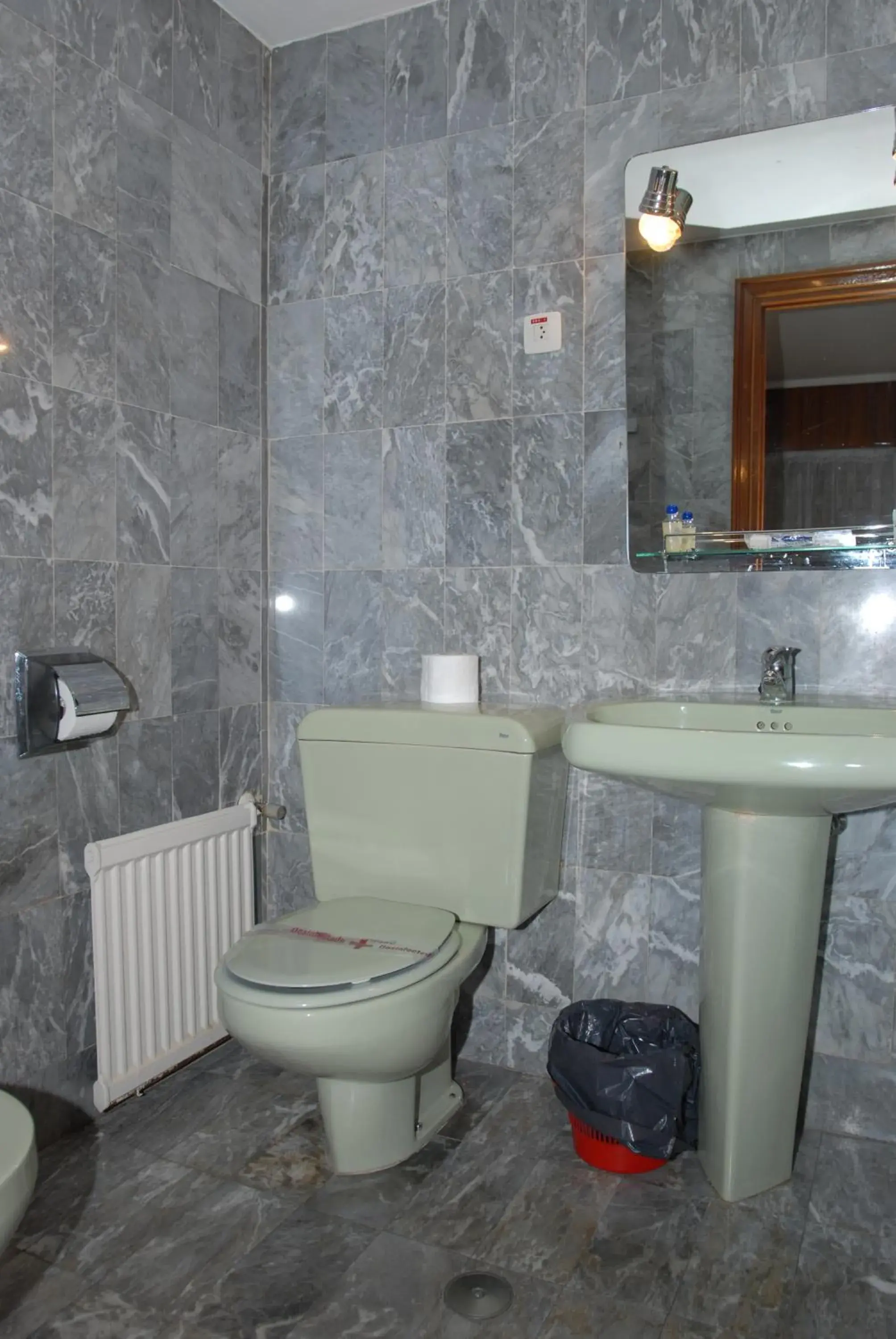 Bathroom in Apartamentos Goya 75