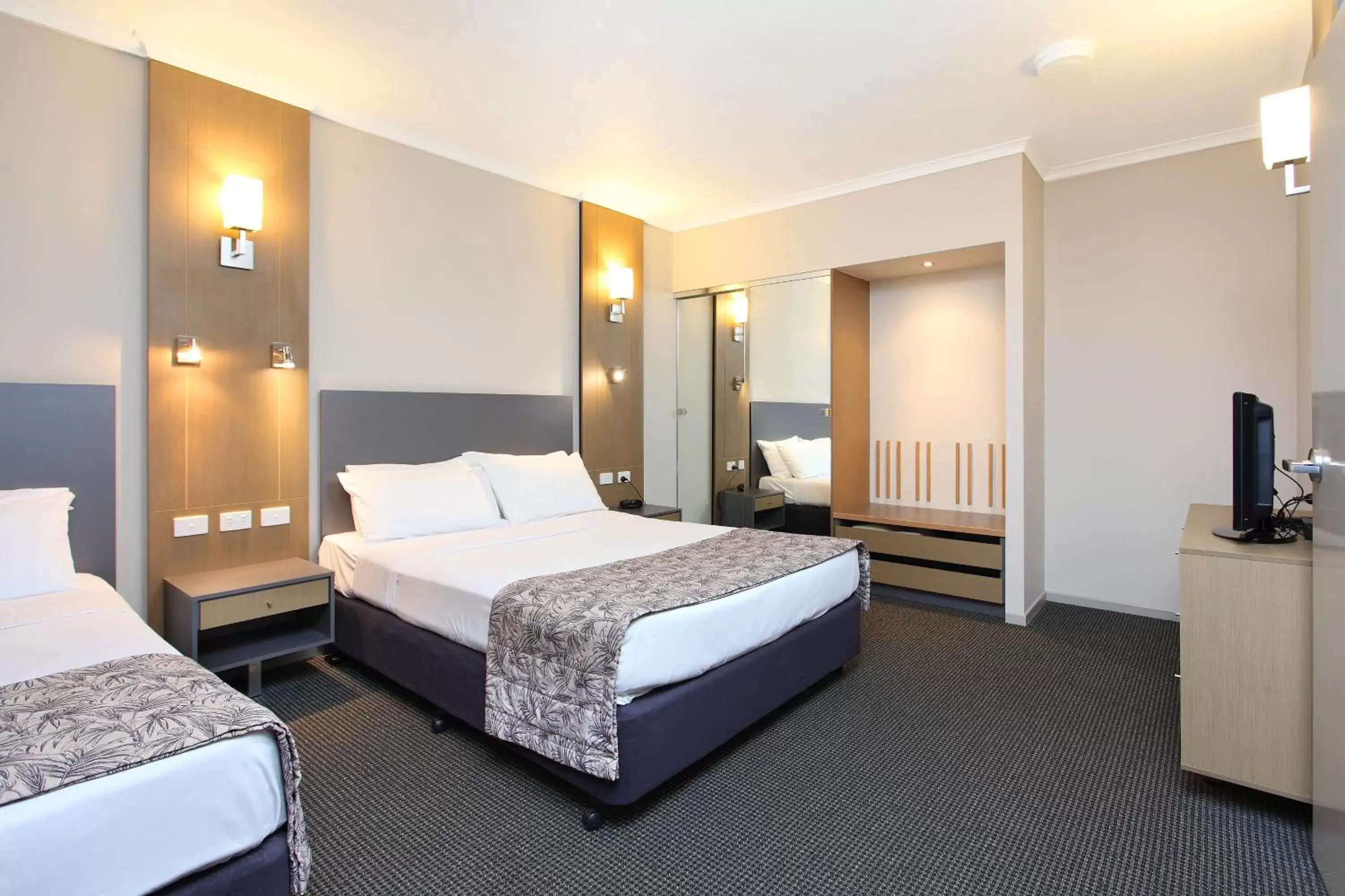 Bedroom, Bed in Brisbane International Virginia