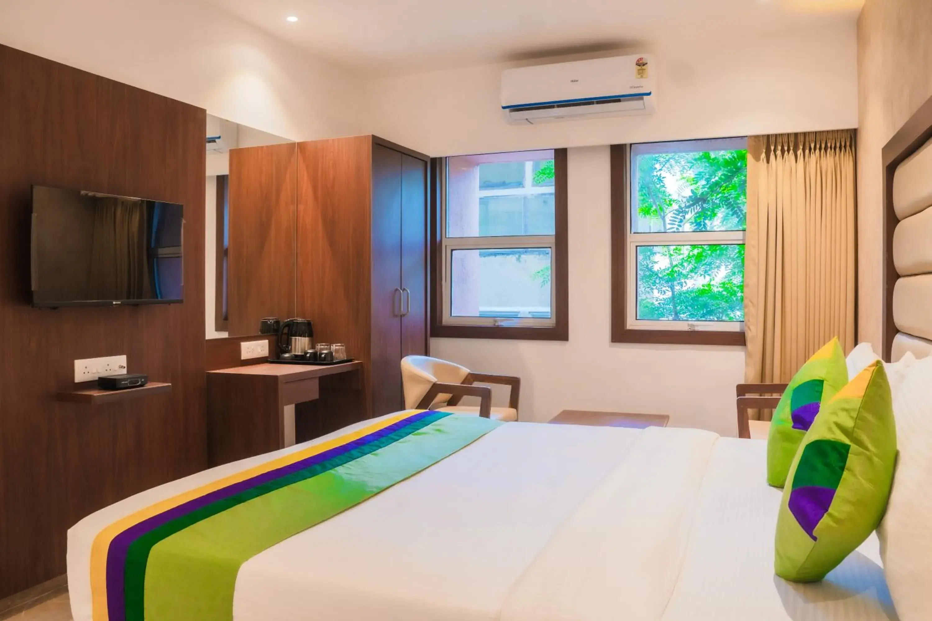 Bedroom, Bed in Treebo Serenity Inn, Koregaon Park Bedroom, Bed in Treebo Serenity Inn, Koregaon Park