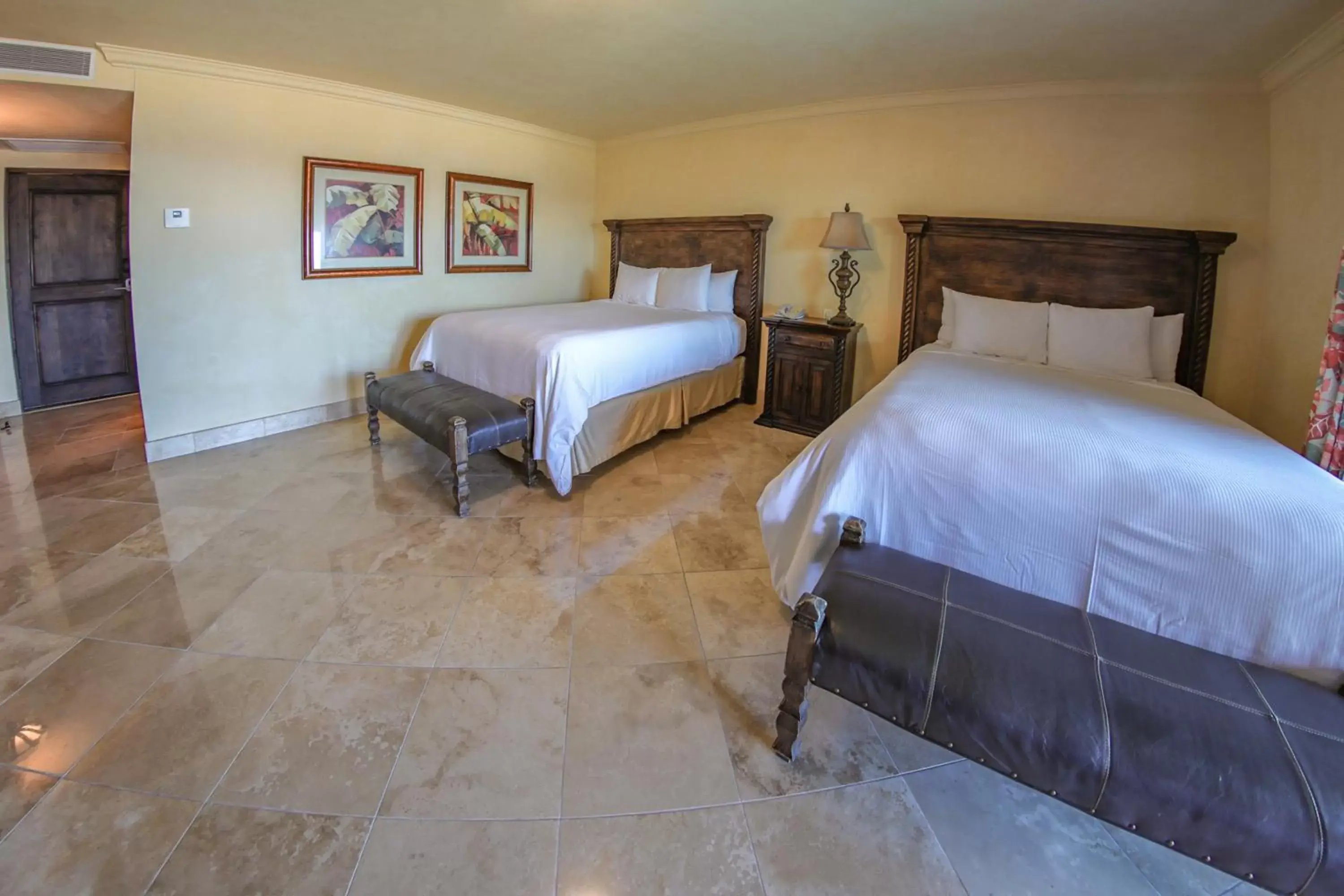Photo of the whole room, Bed in La Mision Loreto