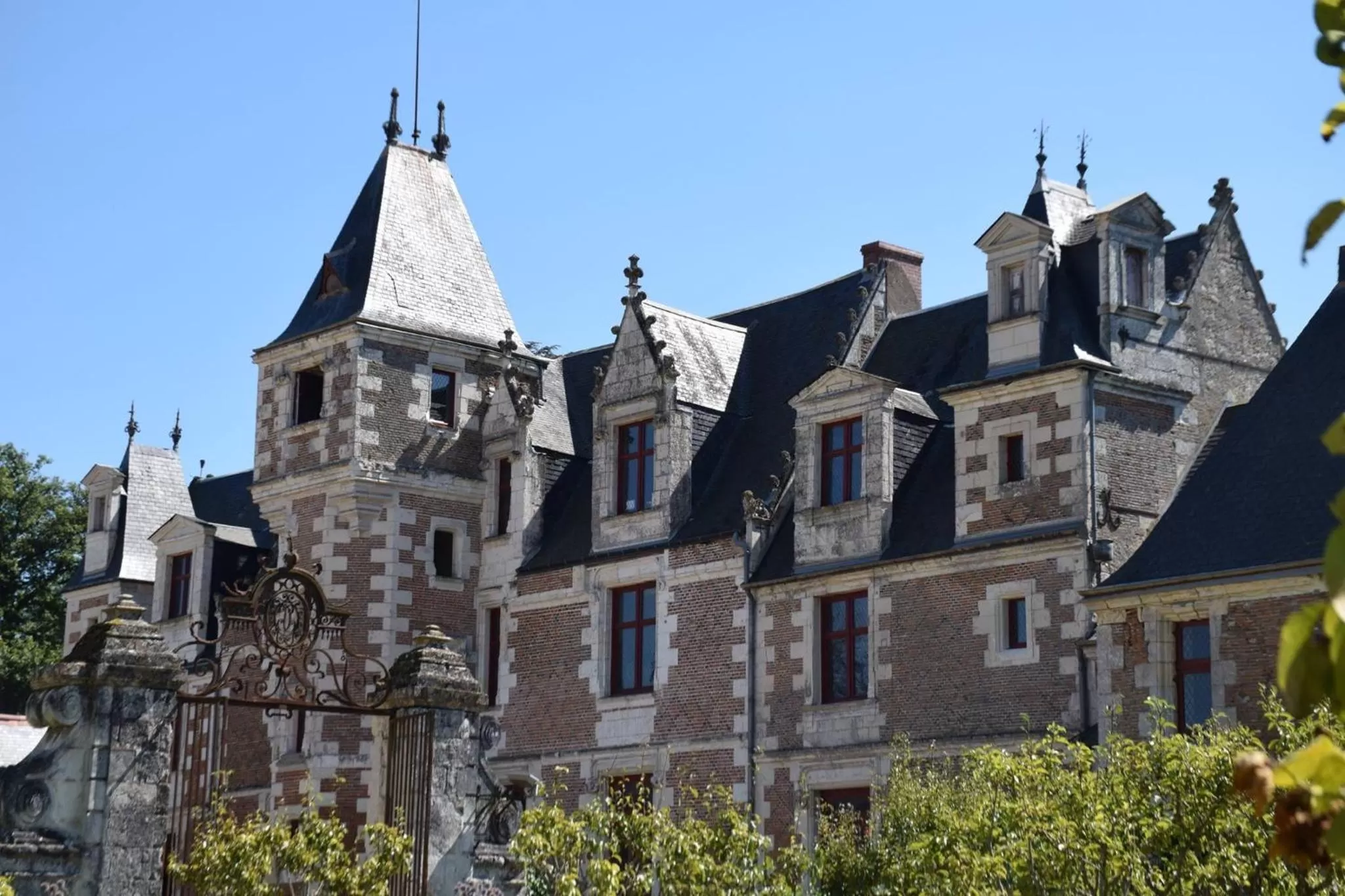 Property Building in Chateau de Jallanges - Les Collectionneurs