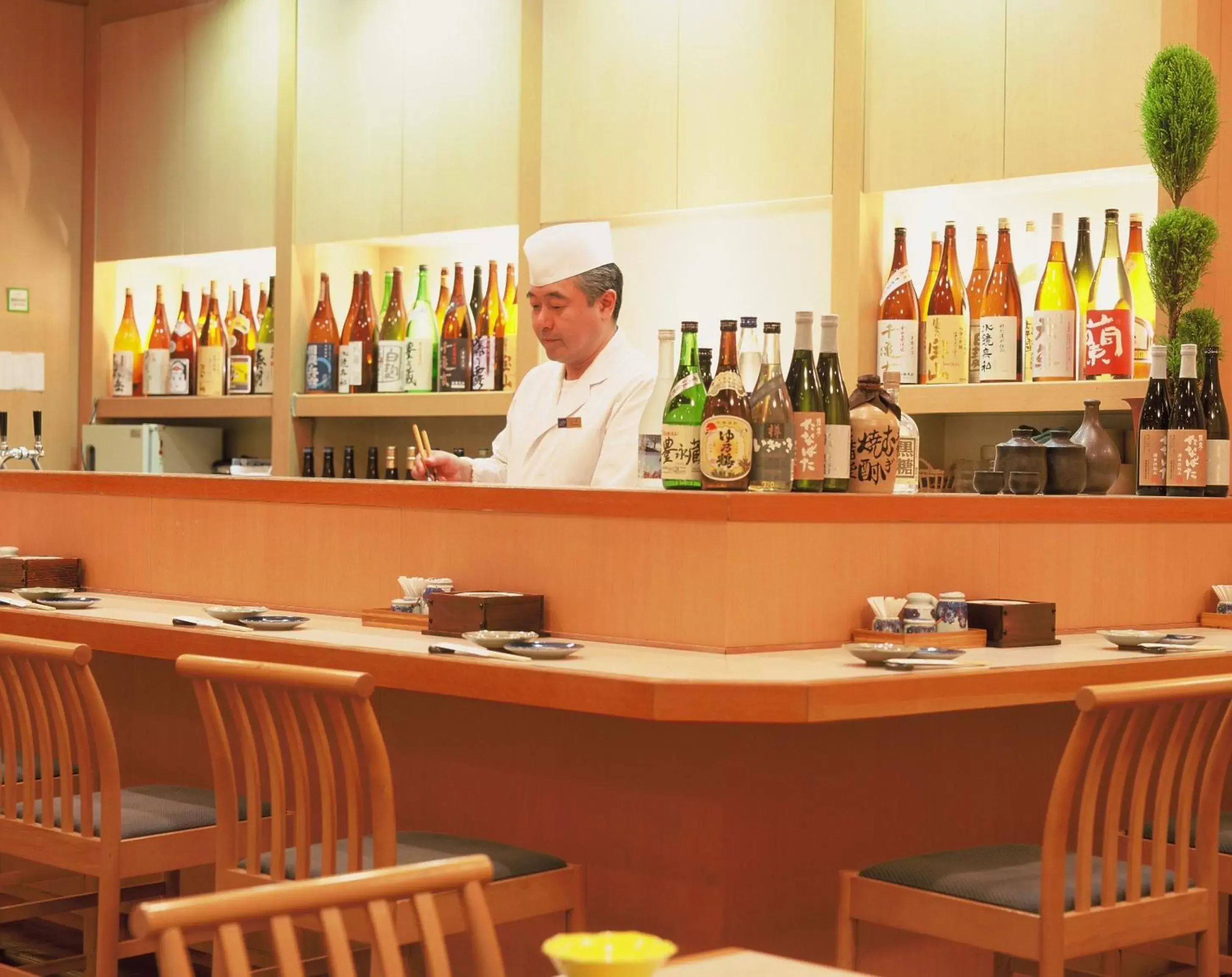 Staff, Lounge/Bar in Hotel Port Plaza Chiba