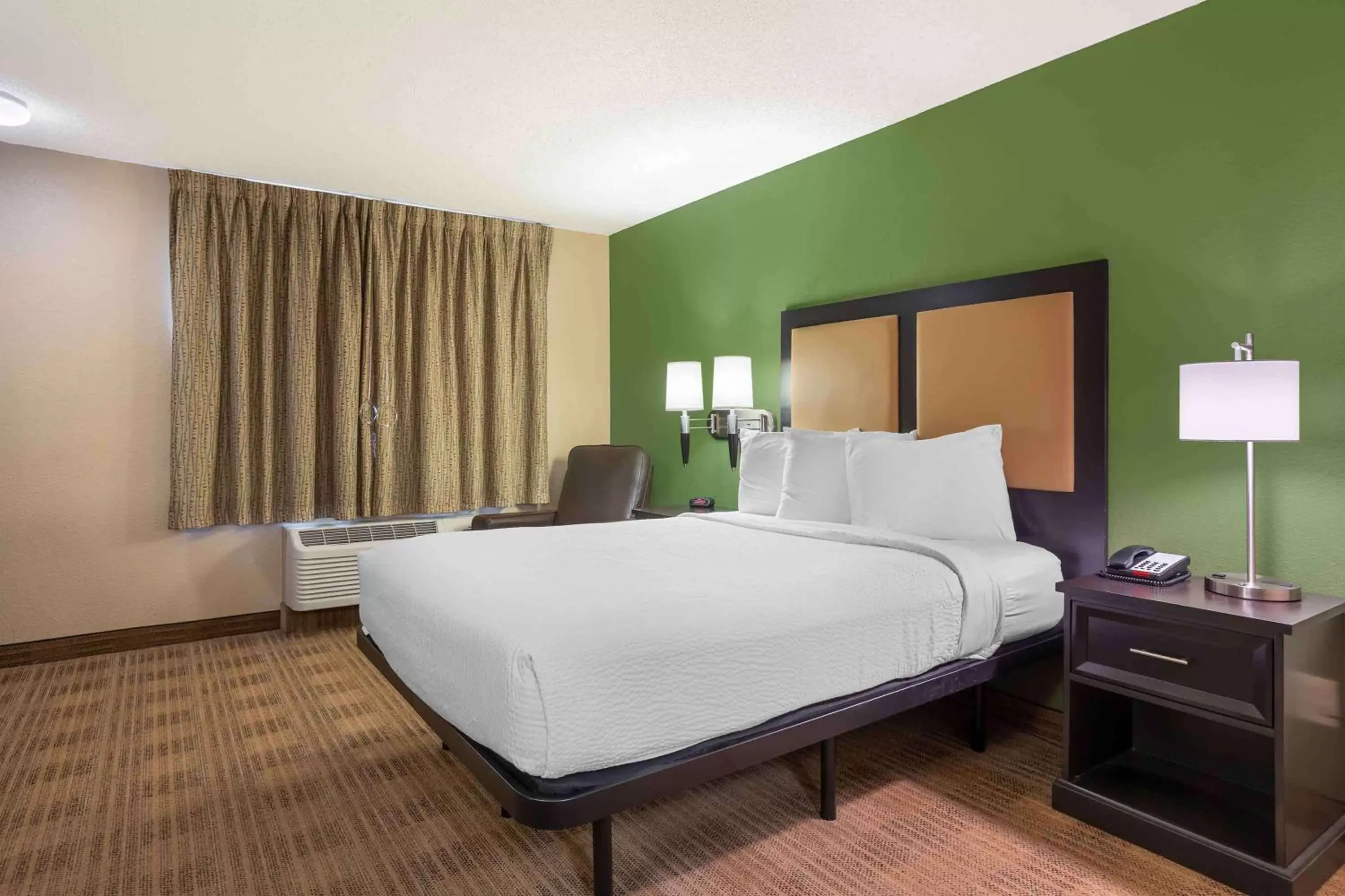 Bedroom, Bed in Extended Stay America Suites - Columbia - Stadium Blvd