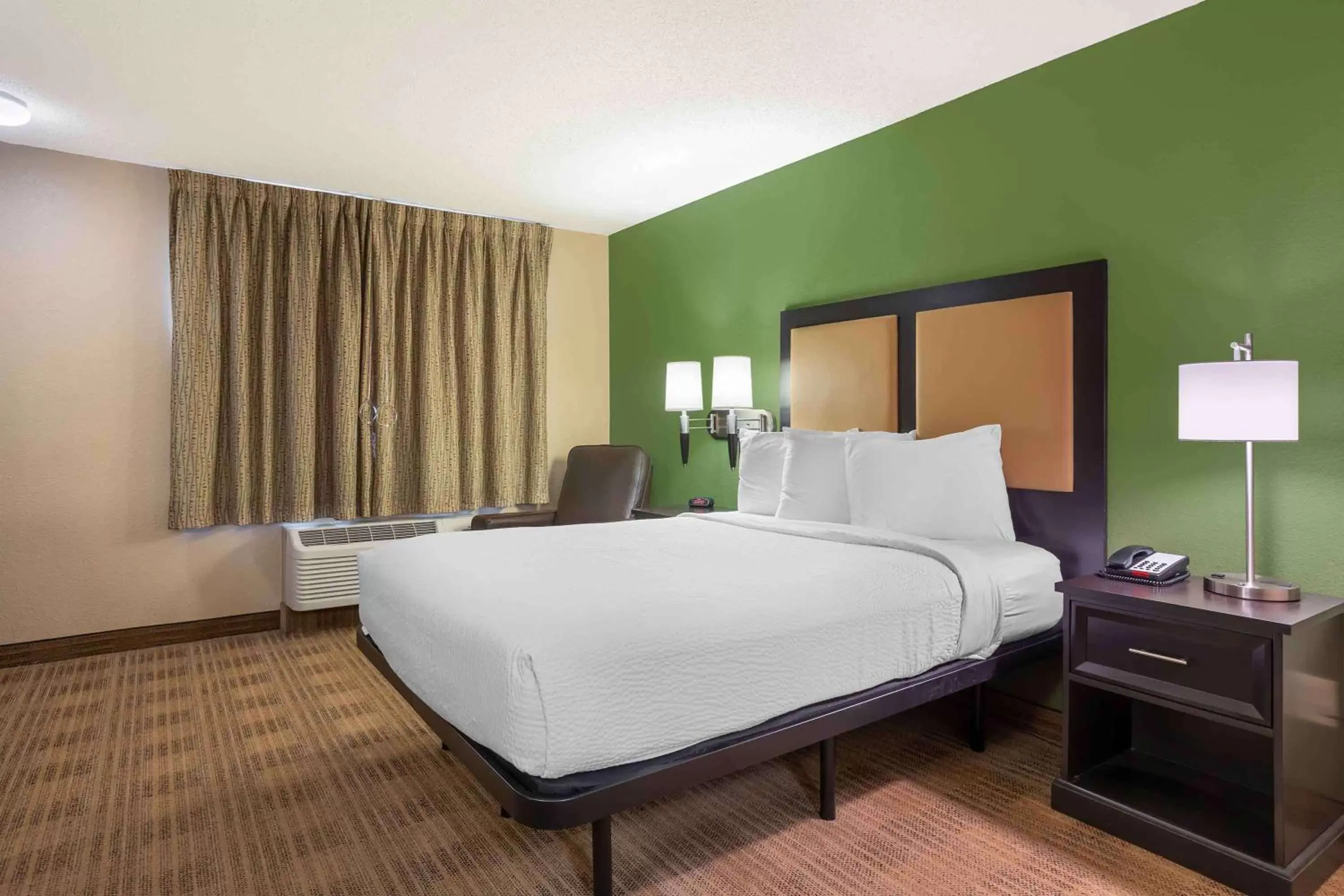Queen studio with 1 Queen Bed - Disability Access/Non-Smoking in Extended Stay America Select Suites - Columbia - Stadium Blvd Queen studio with 1 Queen Bed - Disability Access/Non-Smoking in Extended Stay America Select Suites - Columbia - Stadium Blvd