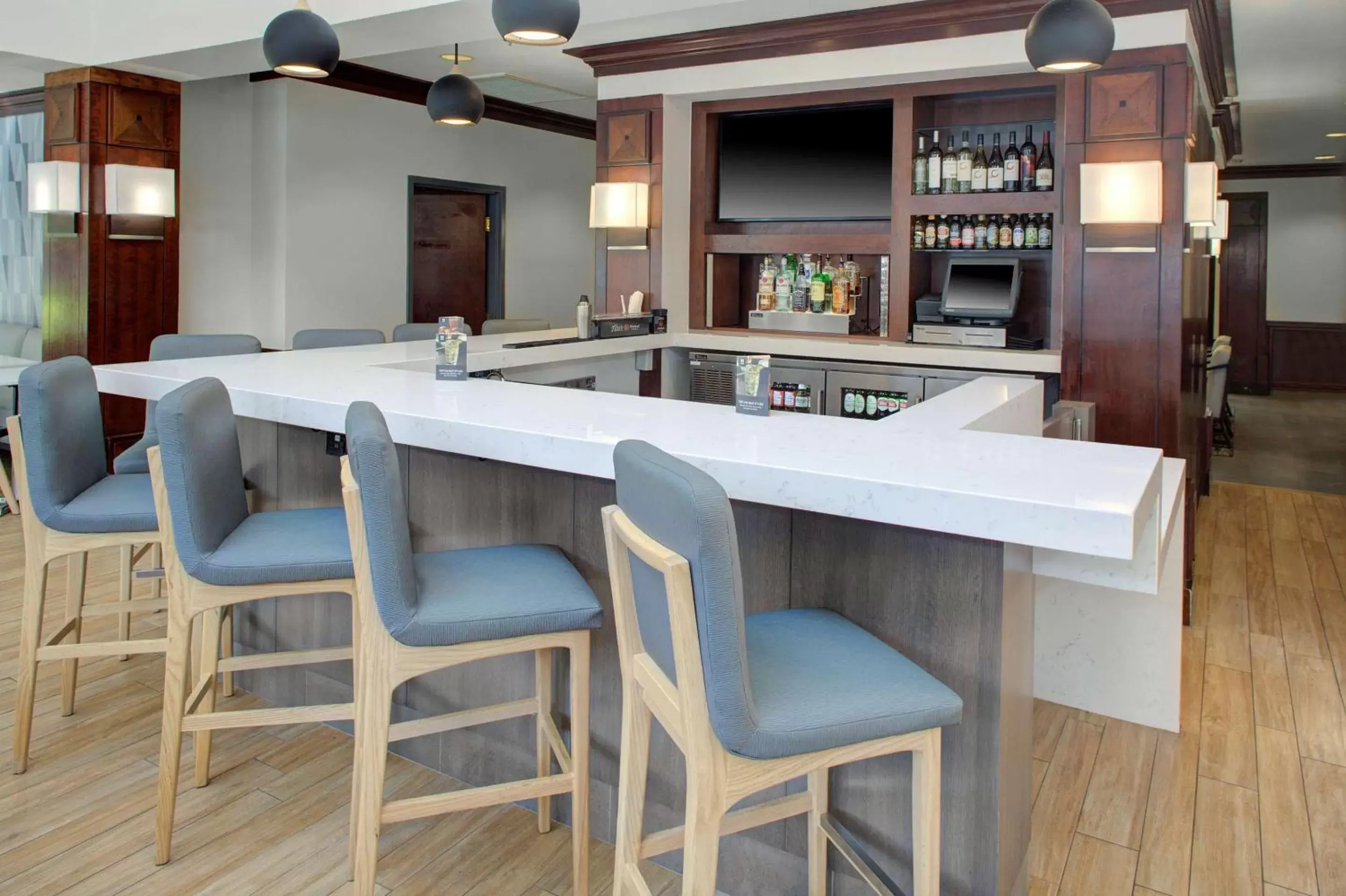 Lounge or bar in Hyatt House Parsippany Whippany