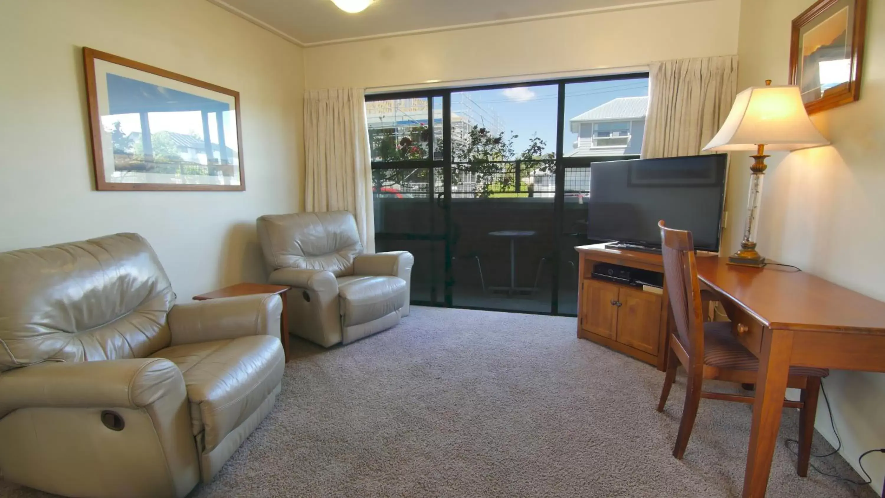 Bedroom, Seating Area in Country Glen Lodge