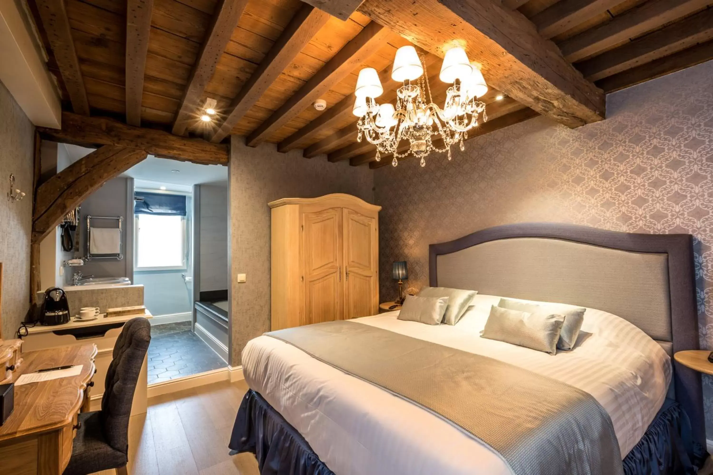 Bedroom, Bed in Boutique Hotel De Castillion - Small elegant family hotel